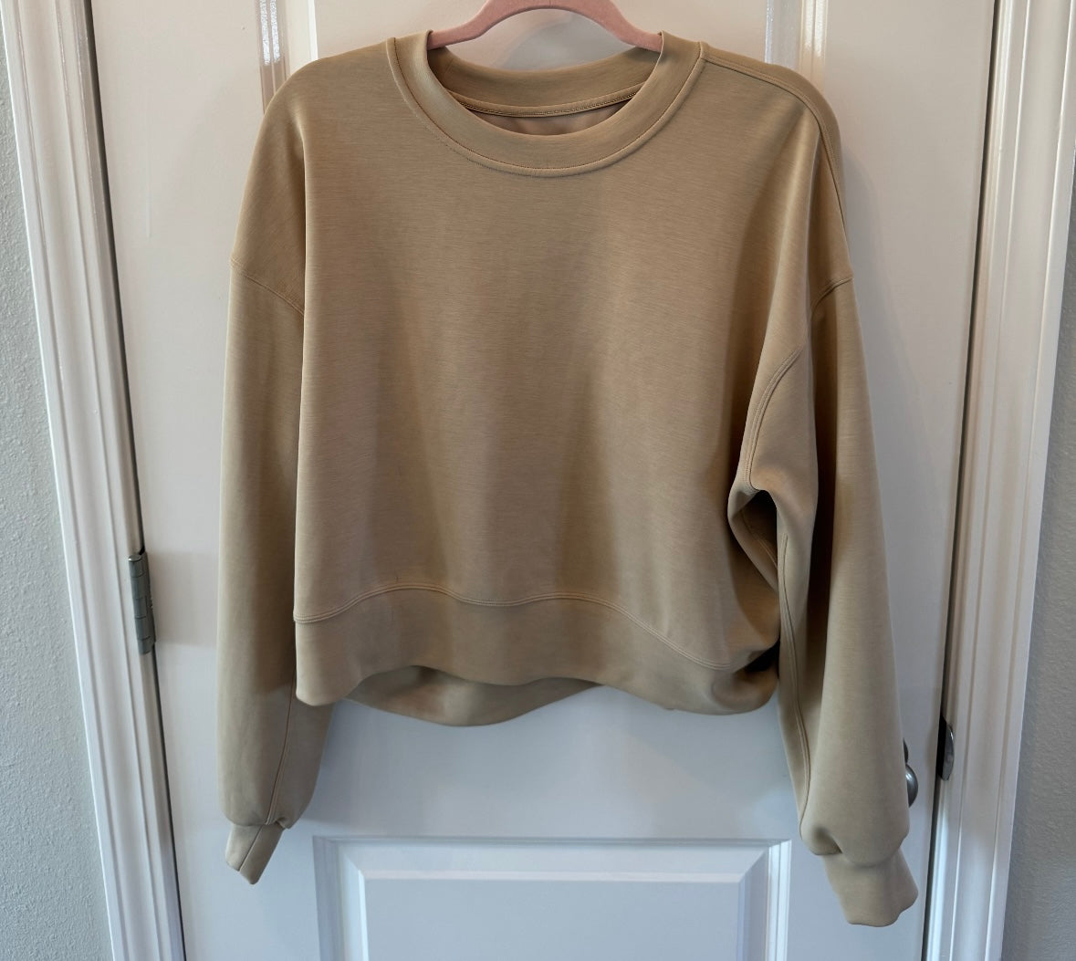 Lululemon Softstream Crew Women’s Size 10 Cream