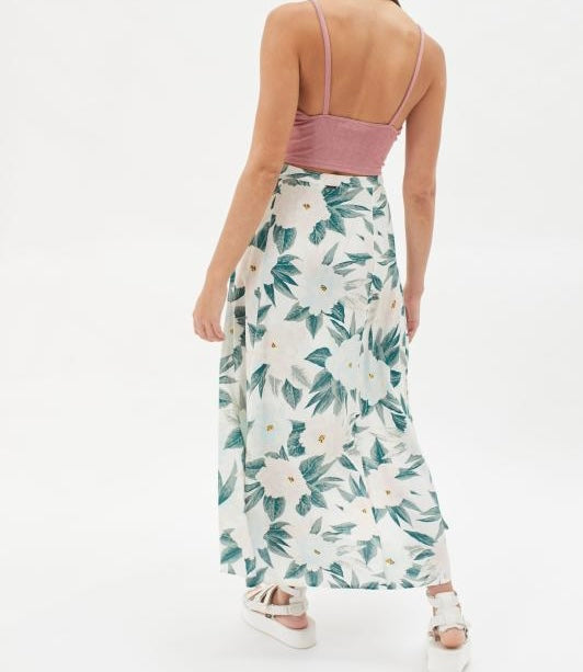 Billabong x The Salty Blonde
Maxi Skirt Women’s Size 27 Medium