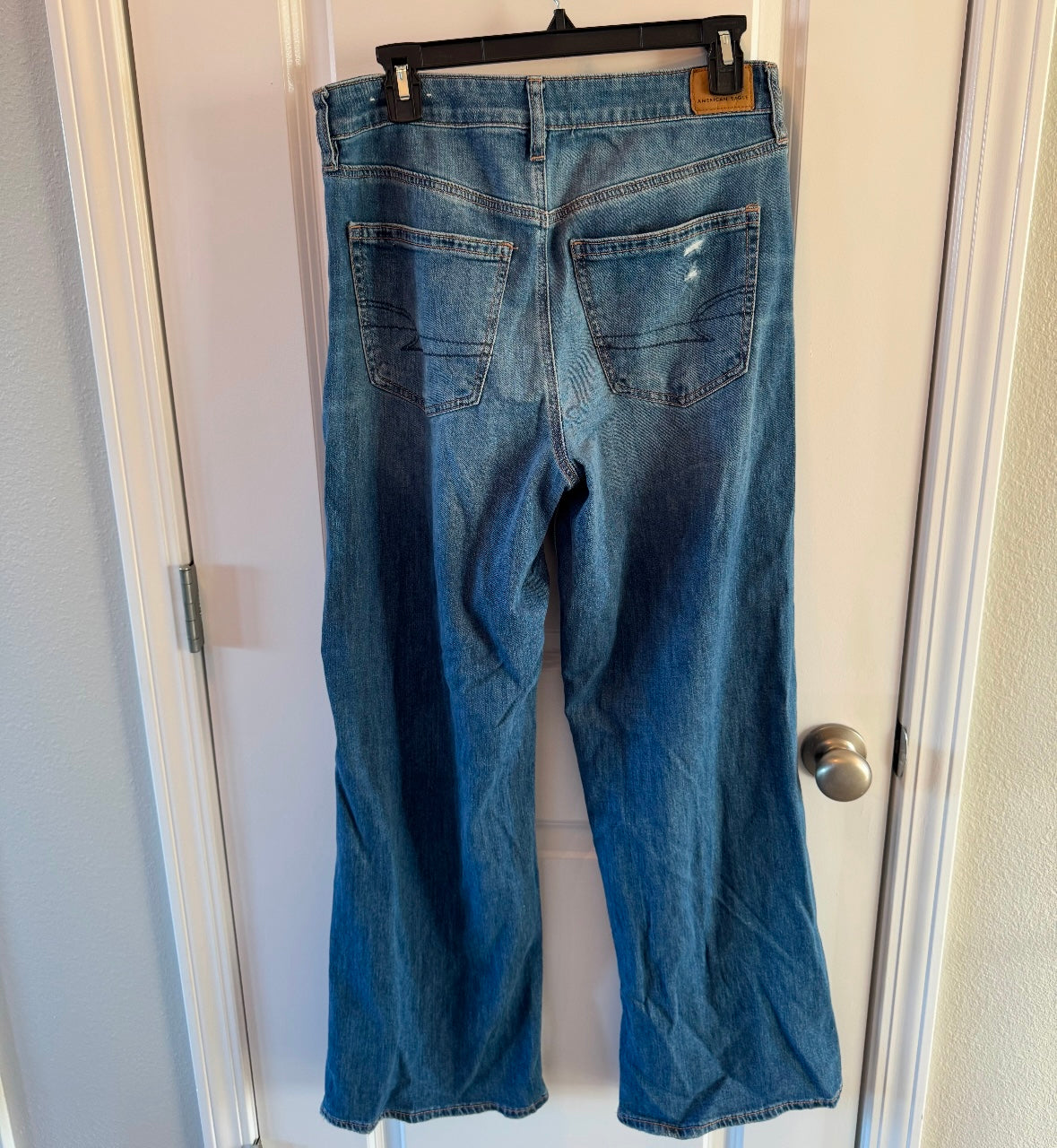 American Eagle Loose Fit Distressed Jeans Women’s Size 6 Regular