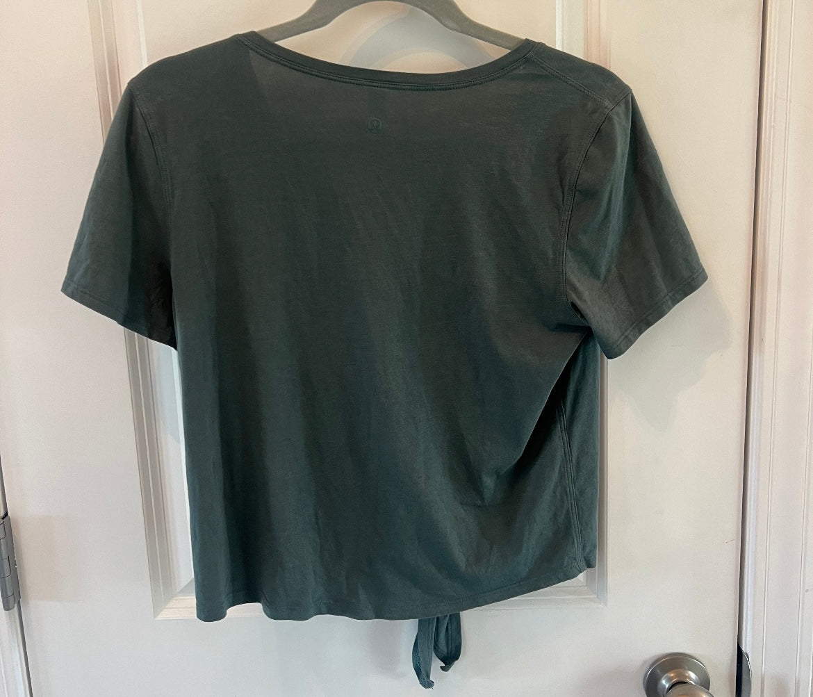 Lululemon Knot Gonna Fly Tee Women’s Size 4 (Small) Graphite Green