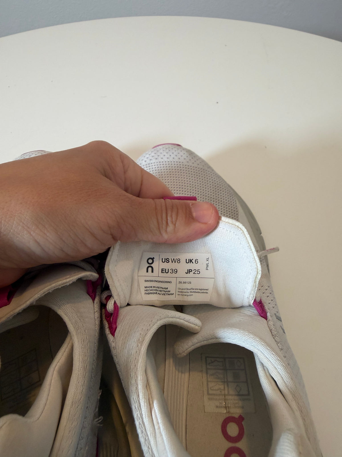 Women’s On Cloud Running Shoes Size 8