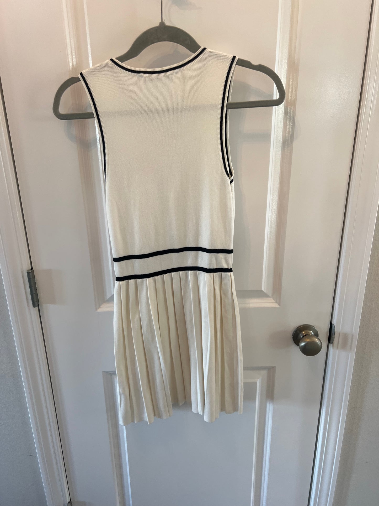 Abercrombie & Fitch Sweater Tennis Dress W Pleats Women’s Size XS Cream/Black