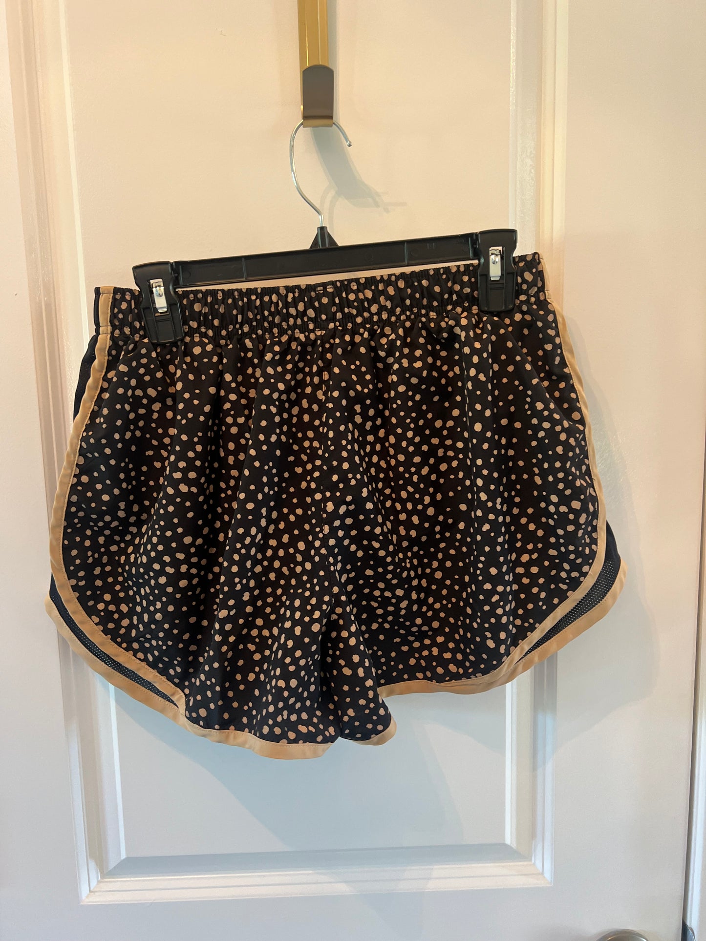 Nike Spotted Print Active Shorts Women’s Size Large 12-14 Tan