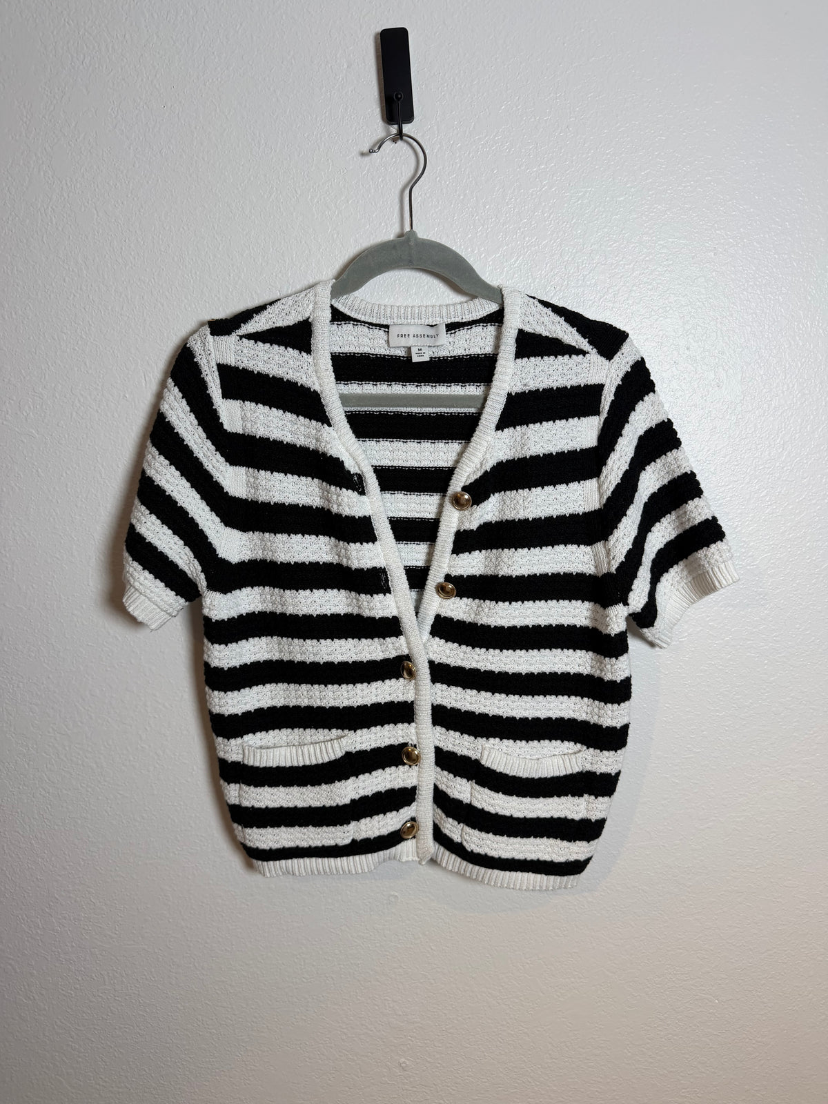 Free Assembly Sweater Size Medium