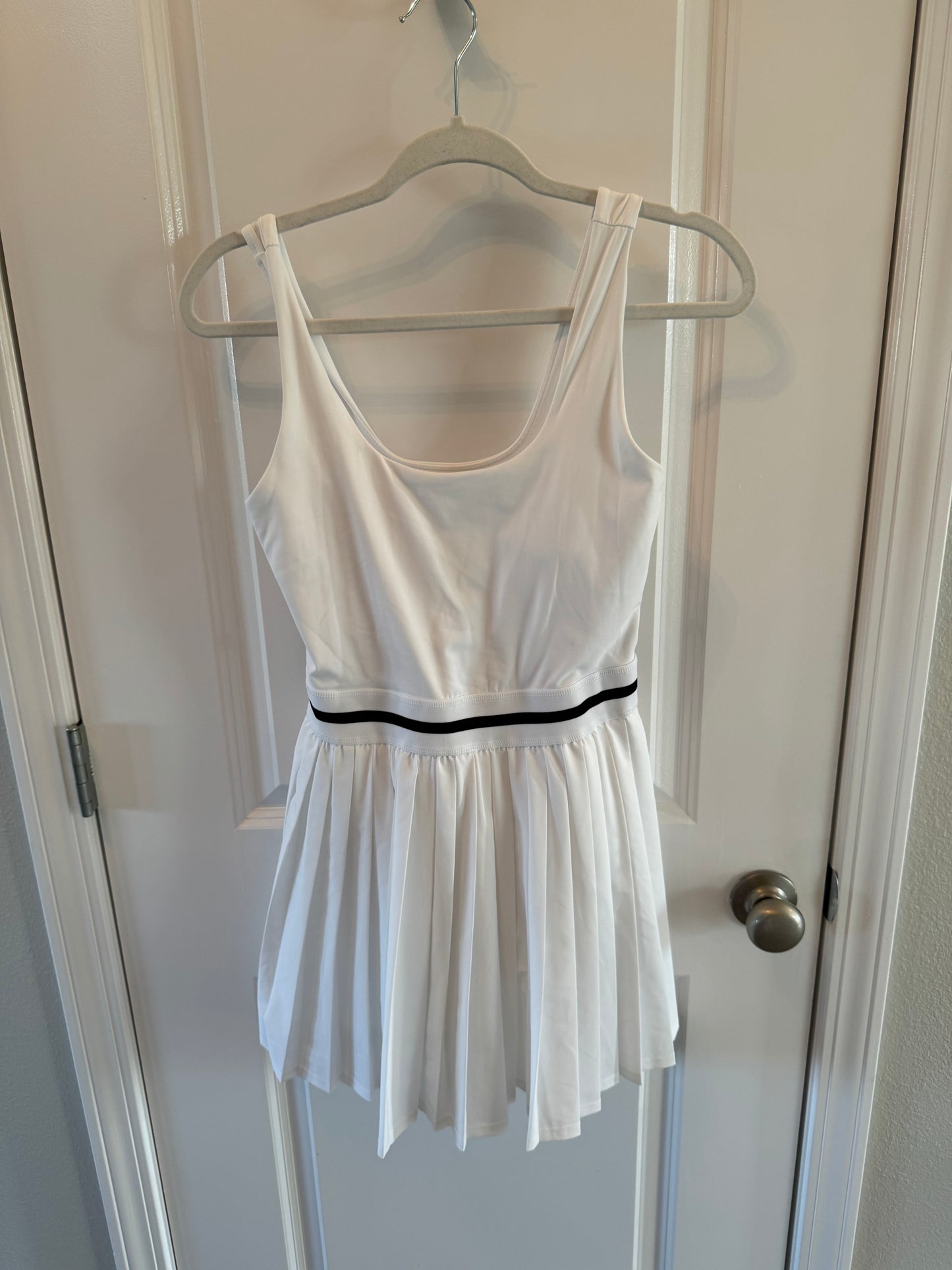 All in Motion Tennis Dress w Built in Shorts Women’s Size Small White