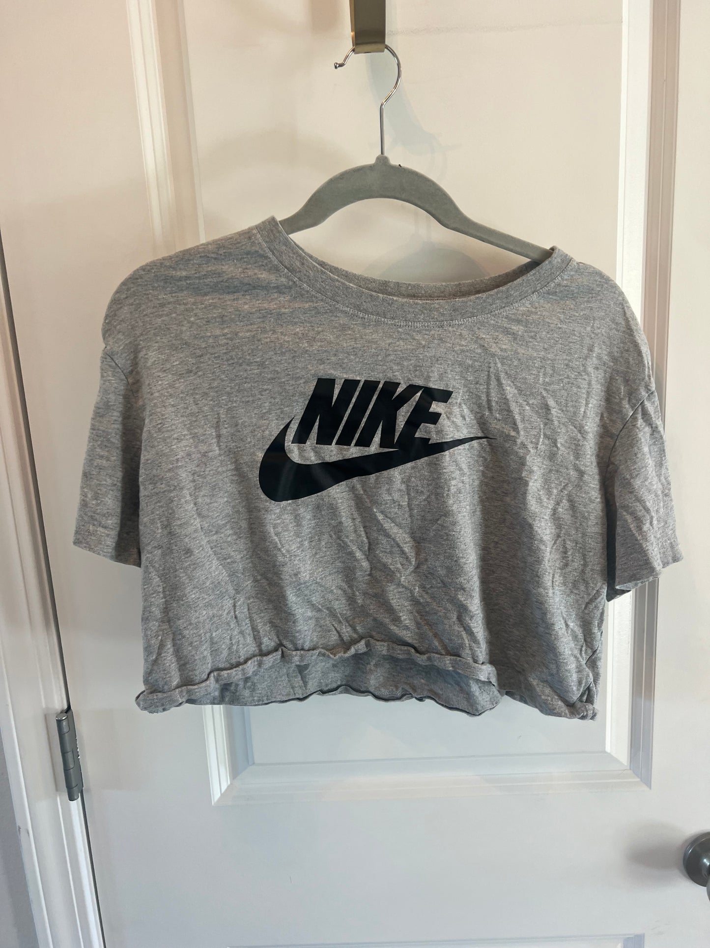 Women’s Nike Cropped Tee Size M