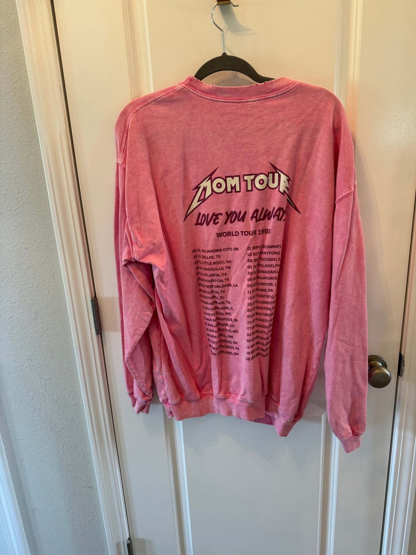 Jean + June Mom Tour Long Sleeve Distressed Graphic Tee Women’s Size Large Pink