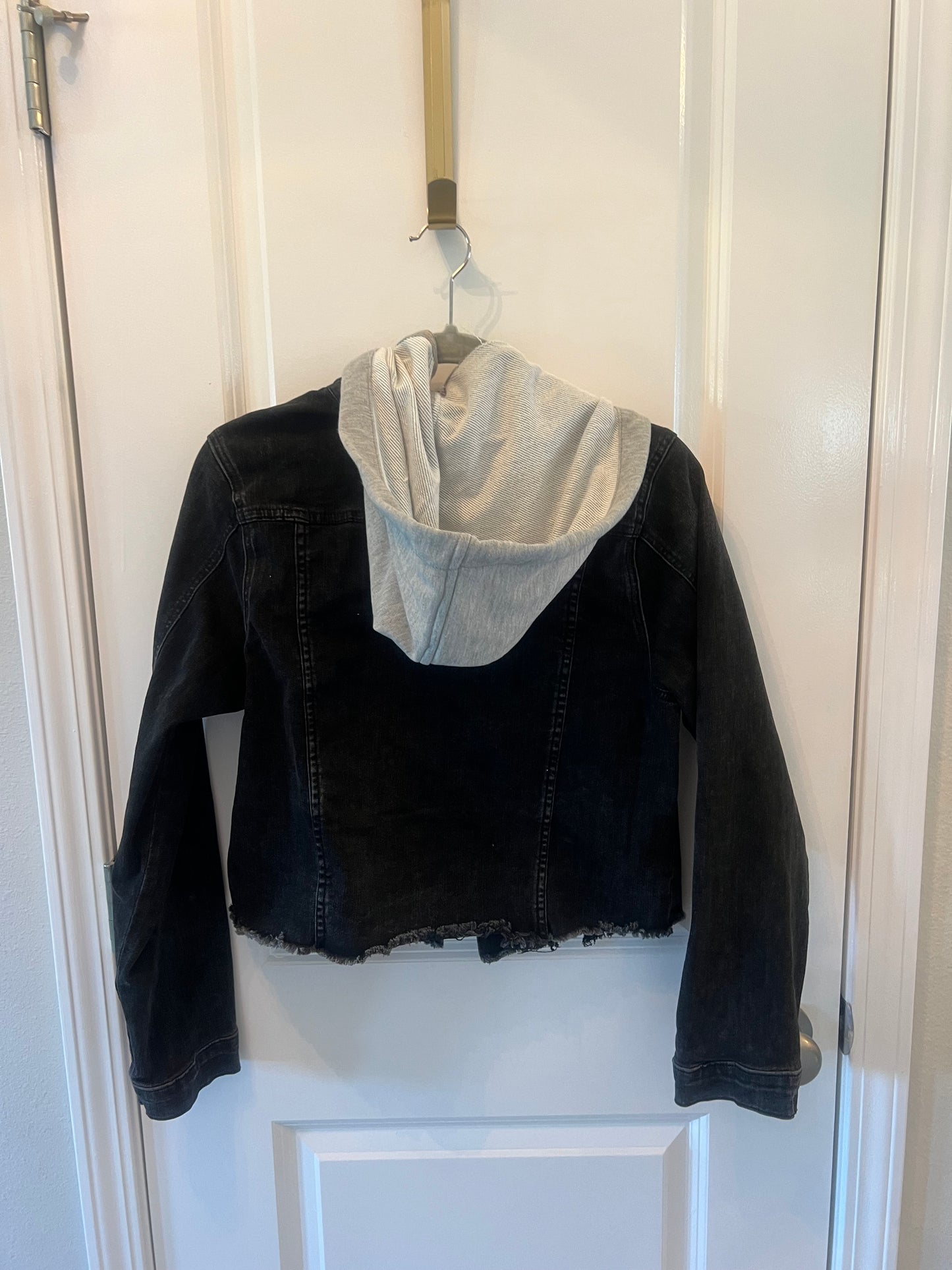 Risen Distressed Vintage Raw Hem Jean Jacket w Detachable Hood Women’s Size Large Black