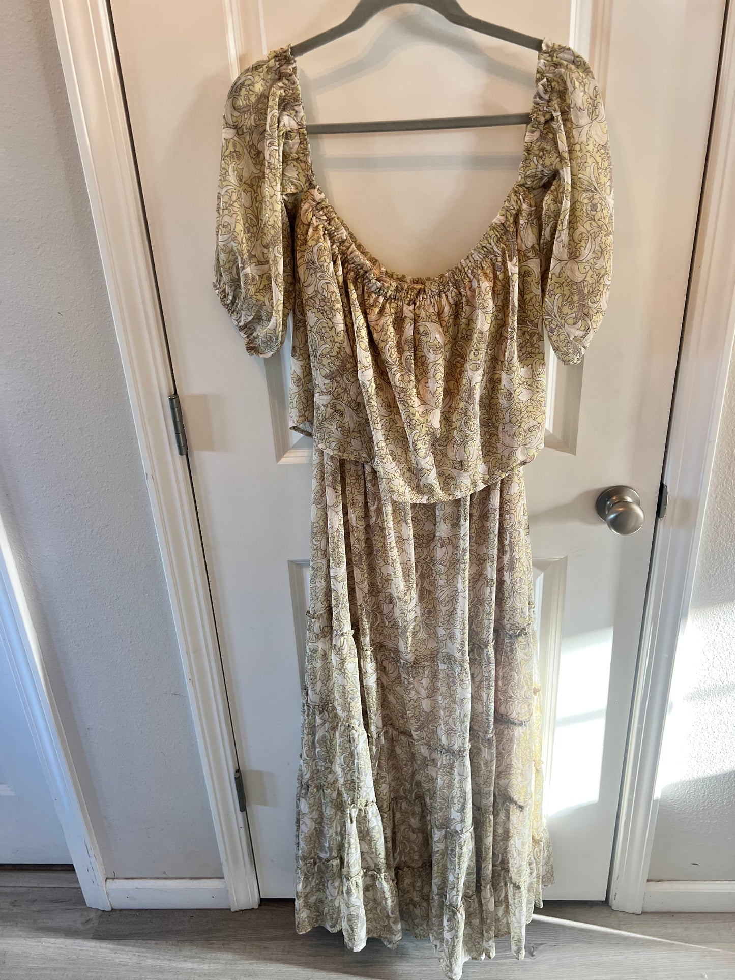 Lovestitch Floral Maxi Dress Women’s Medium Tan NWT