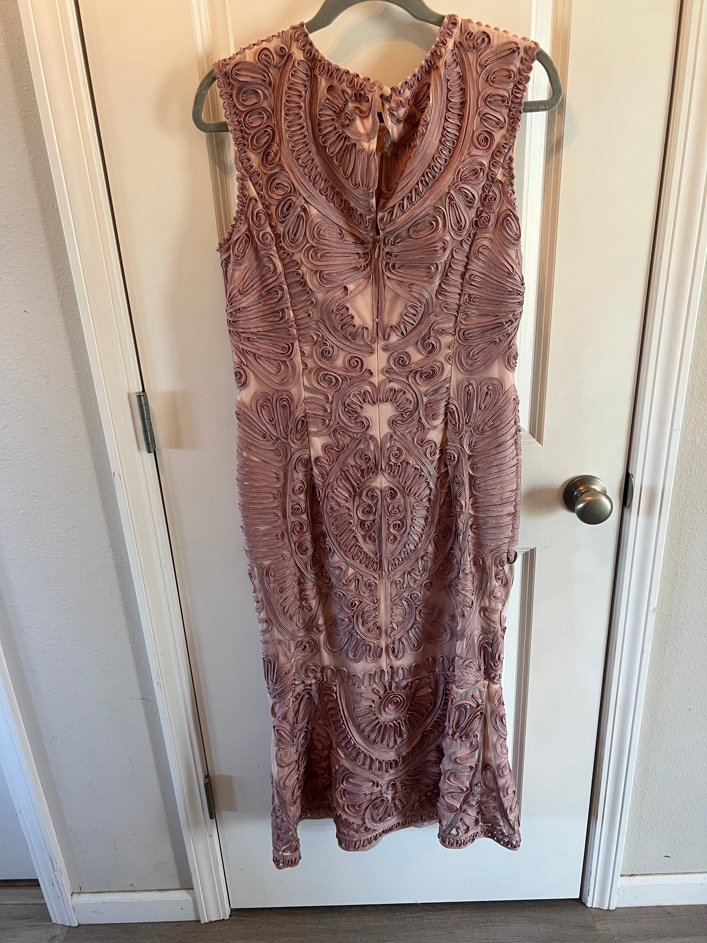 JS Collections Sleeveless Embroidered Dress Women’s Size 10 Mauve