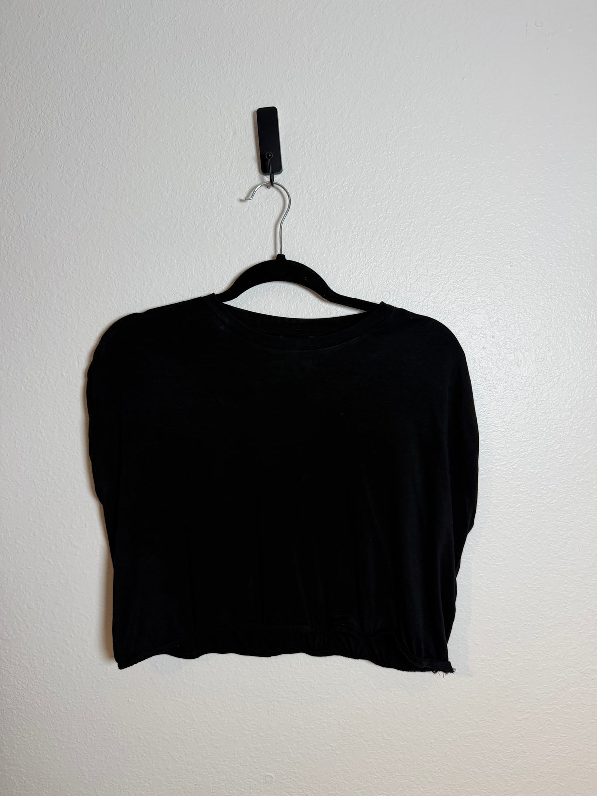 Mono B cropped Tee Size Large