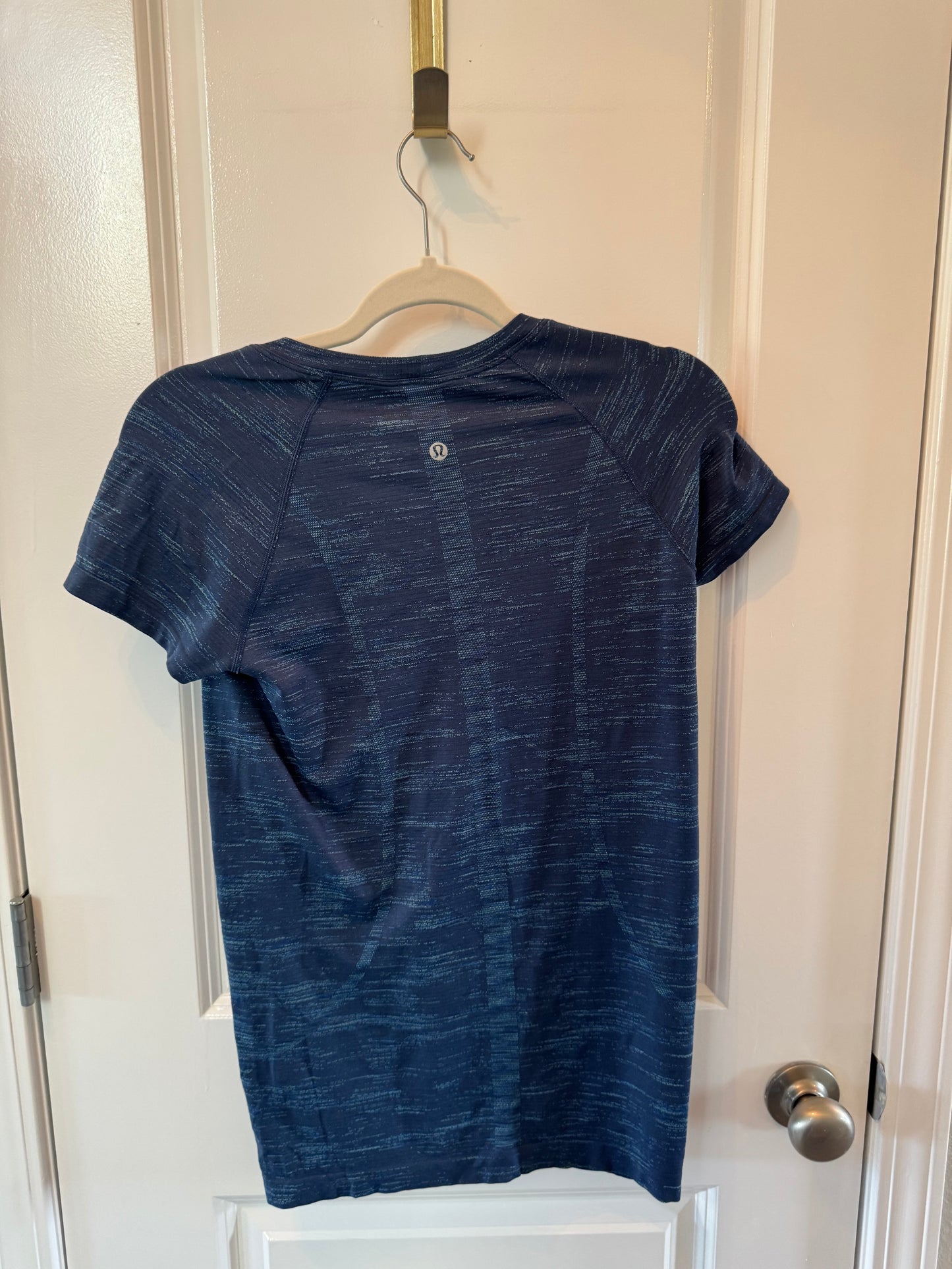 Lululemon Swiftly Tech Tee Women’s Size 8 Navy
