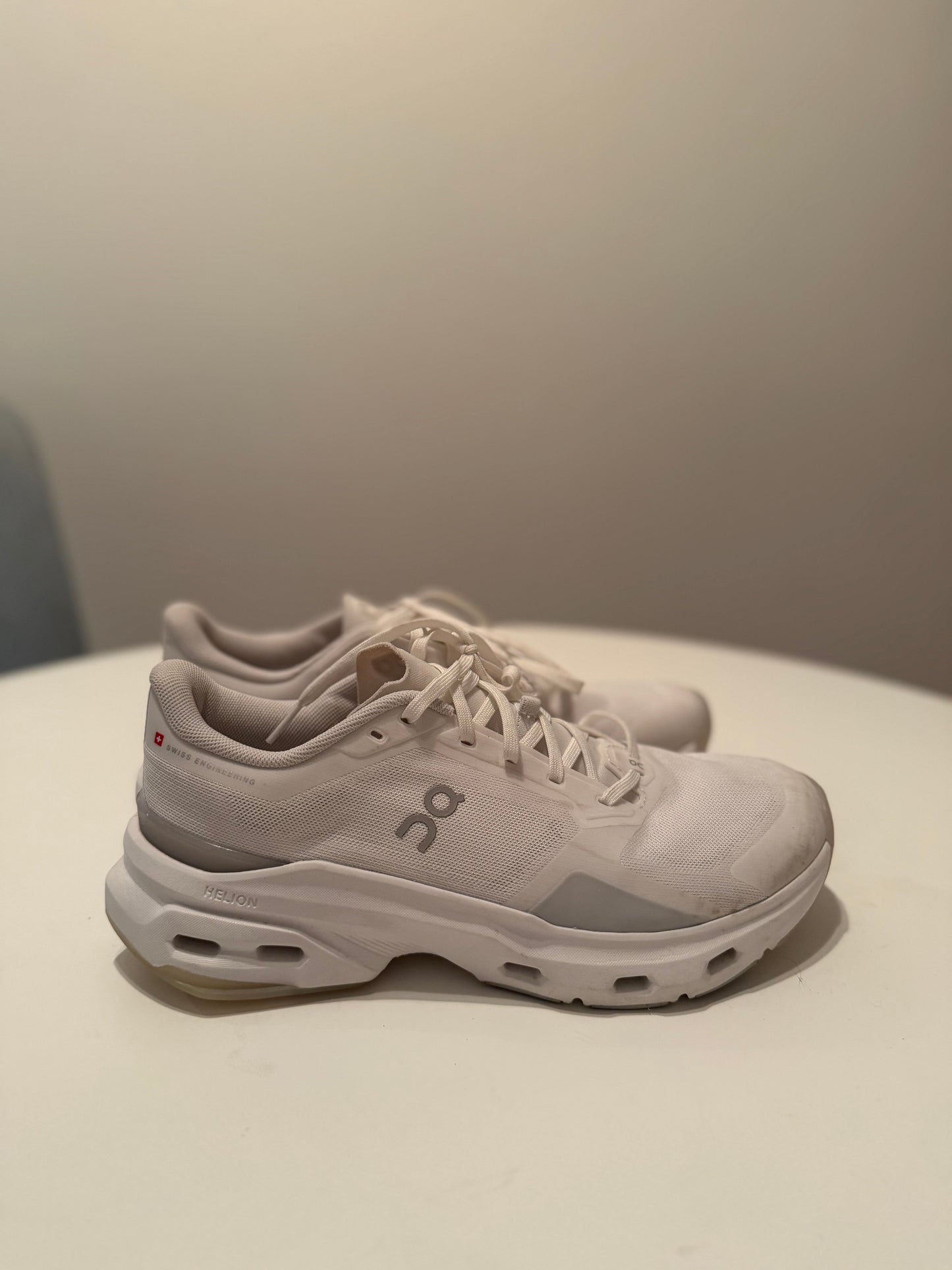 On Cloud Running Women’s Shoes Size 9