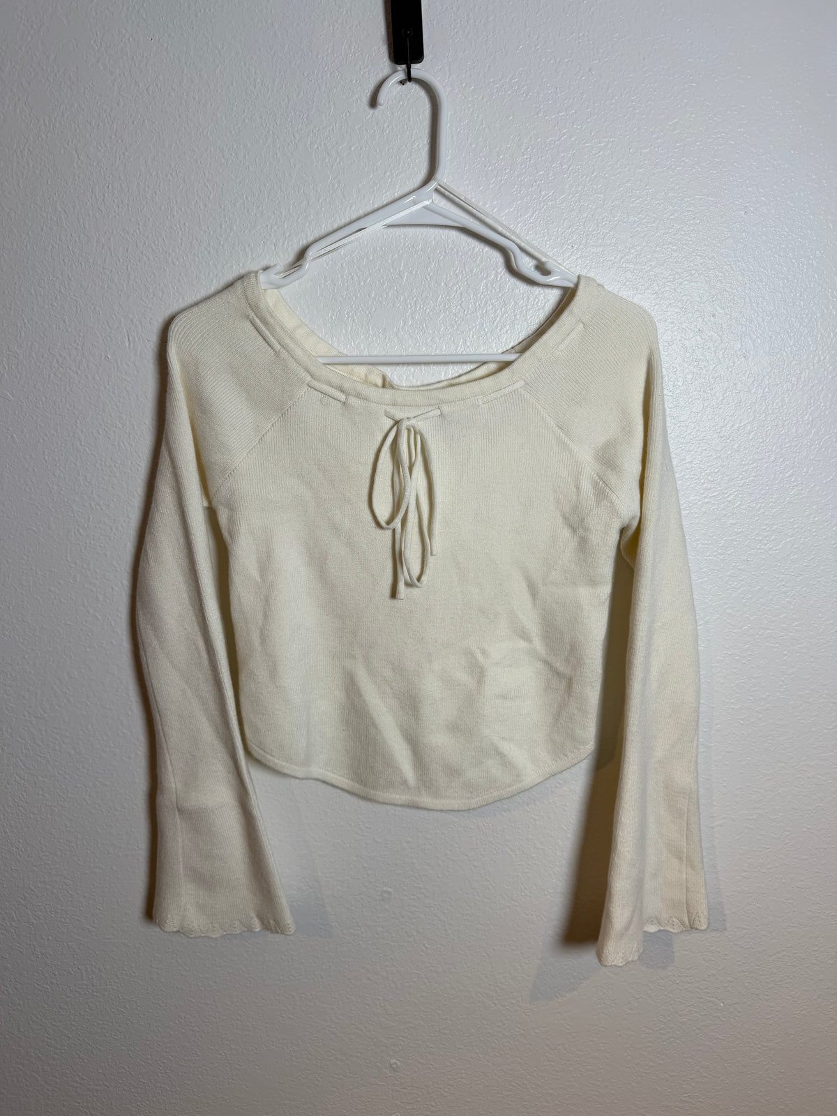 Madden NYC Cream Sweater Size Medium