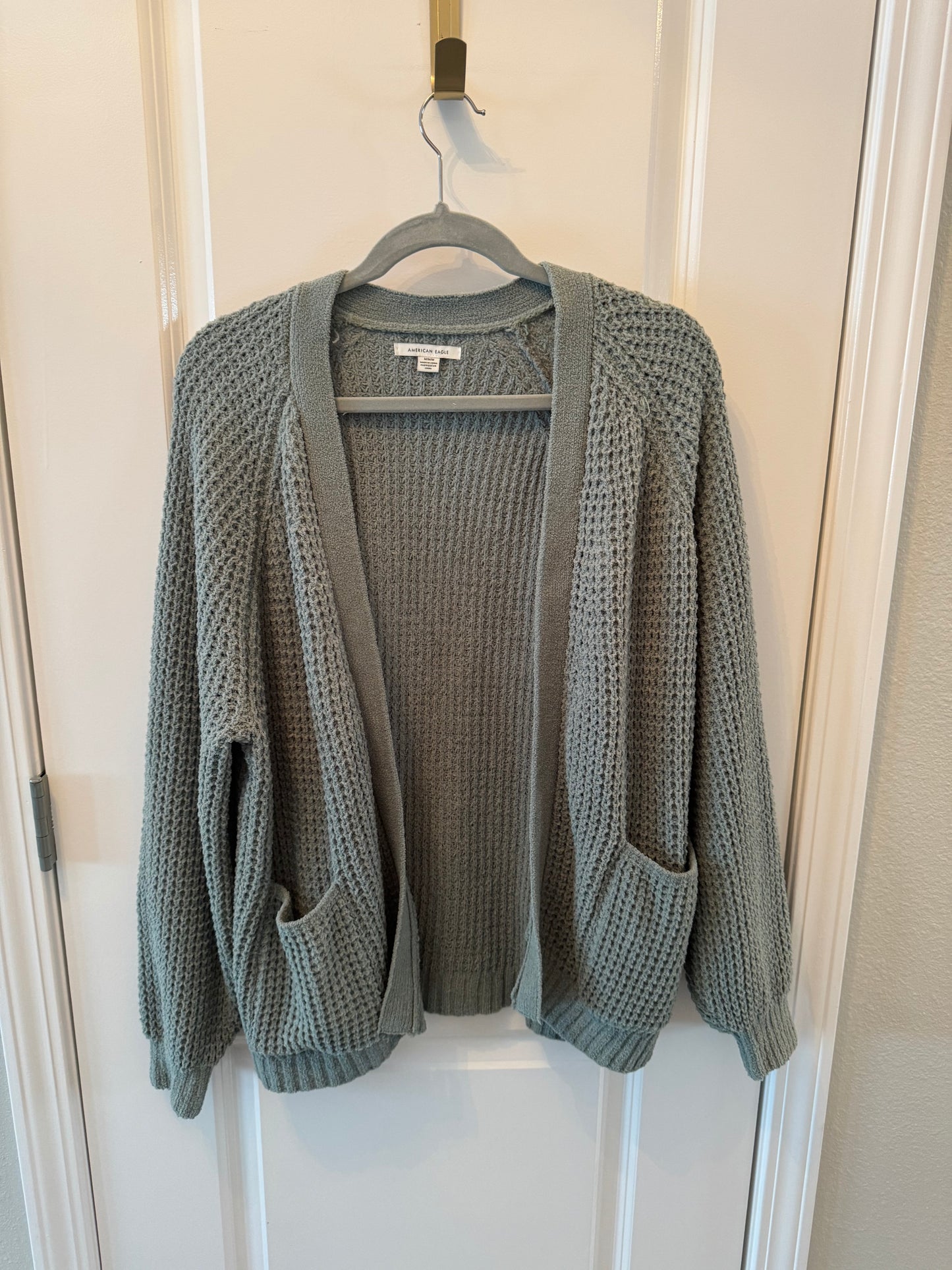 American Eagle Waffle Knit Cardigan Sweater Women’s Size Medium Sage Green