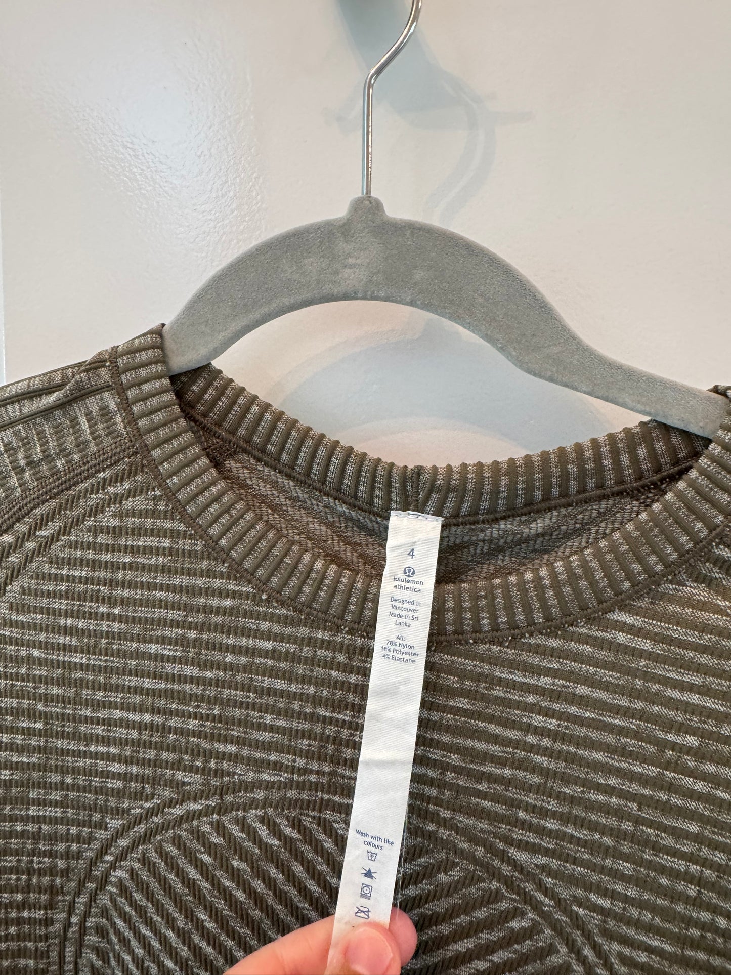 Lululemon Restless Pullover Women’s Size 4 Military Green