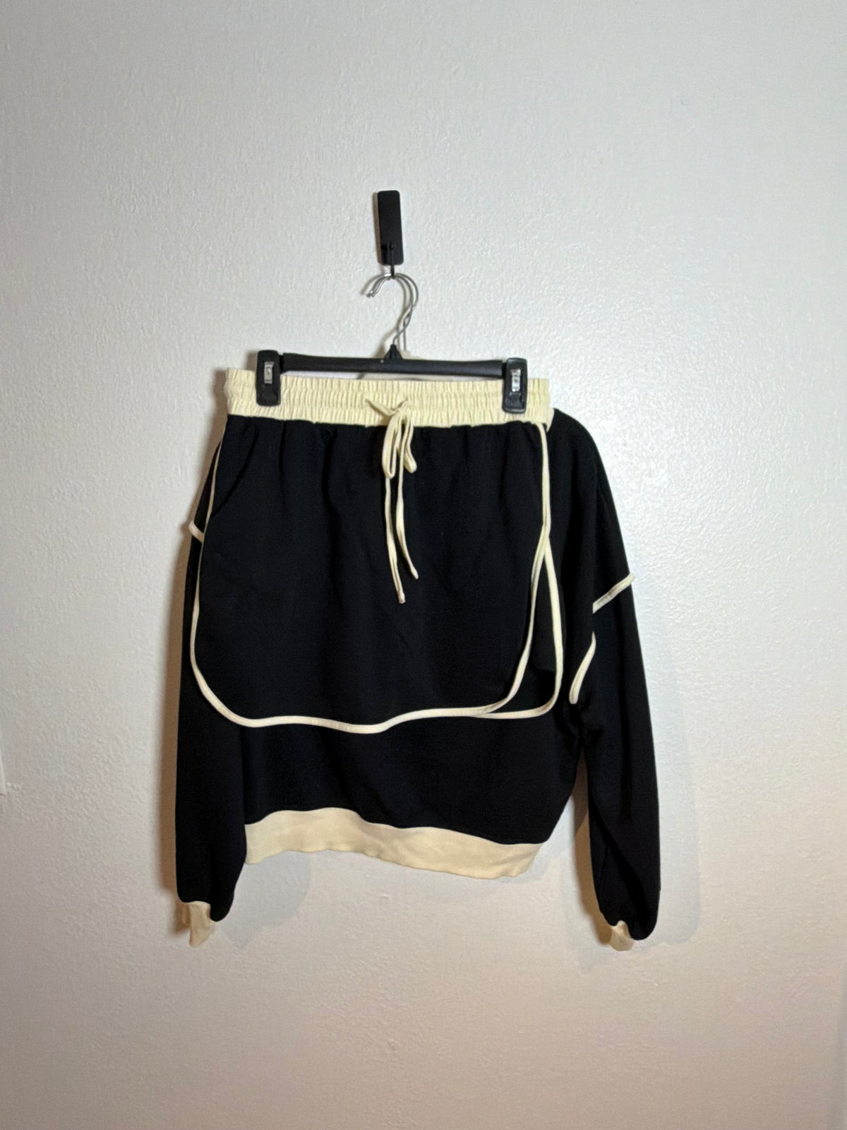 Women’s Black & Cream Set Size Medium