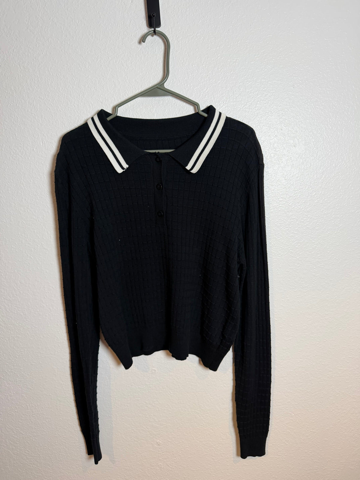 Mono B Sweater Size Medium