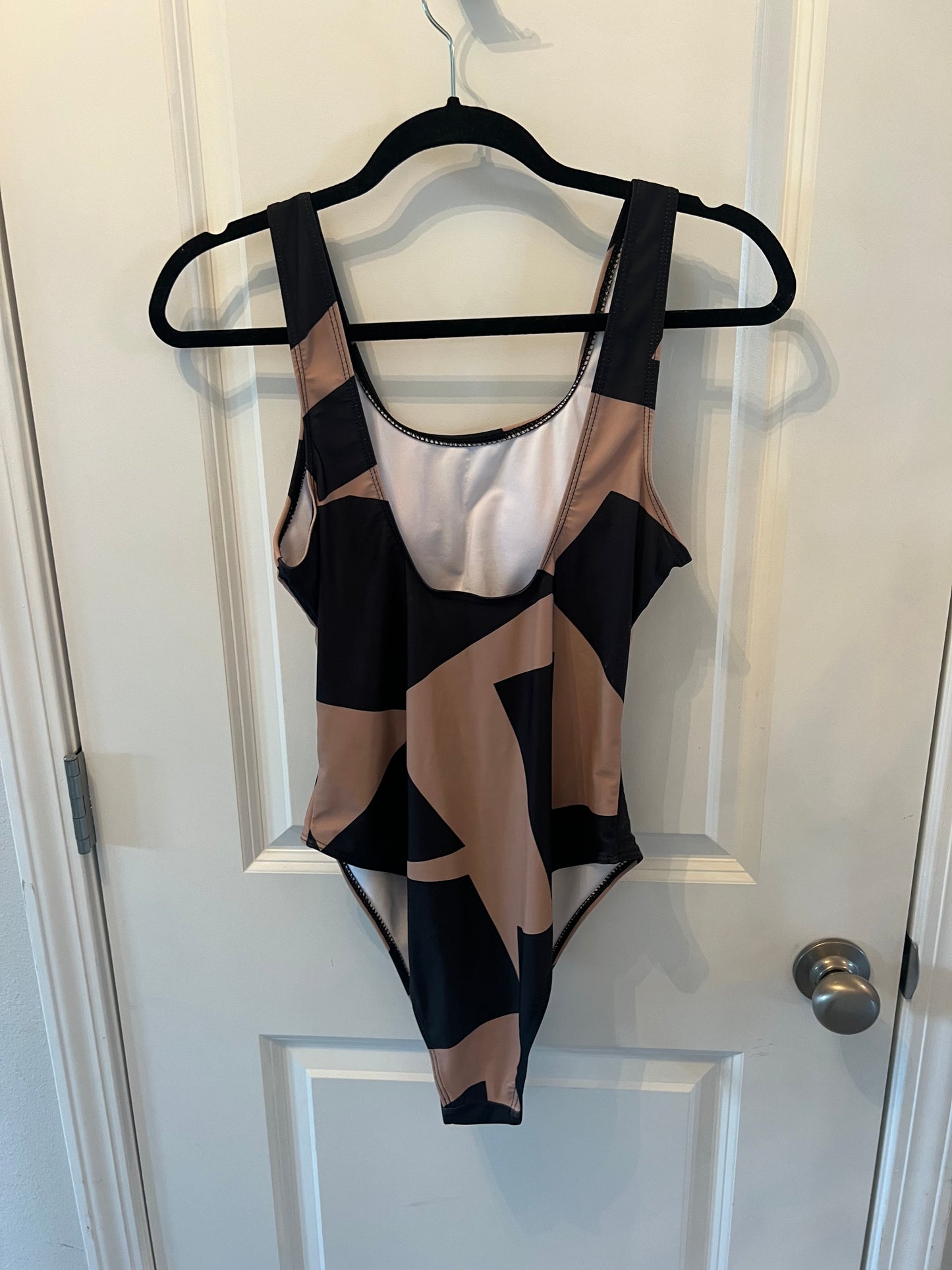 Geometric Print One Piece Swimsuit Women’s Size Large 12-14 Brown Black