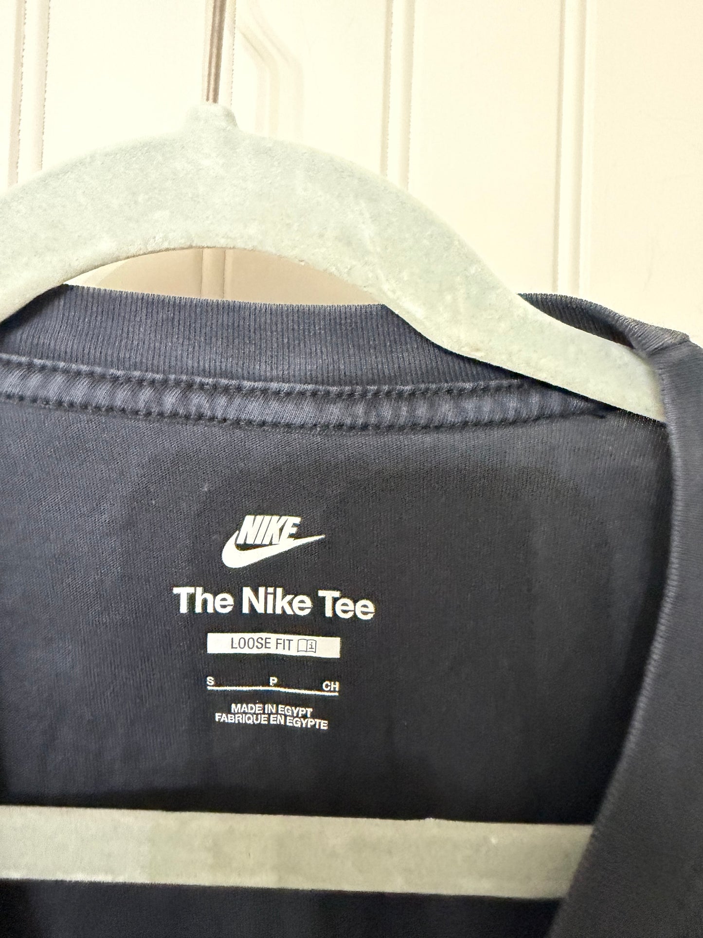 Nike Loose Fit Graphic Tee Women’s Small Black