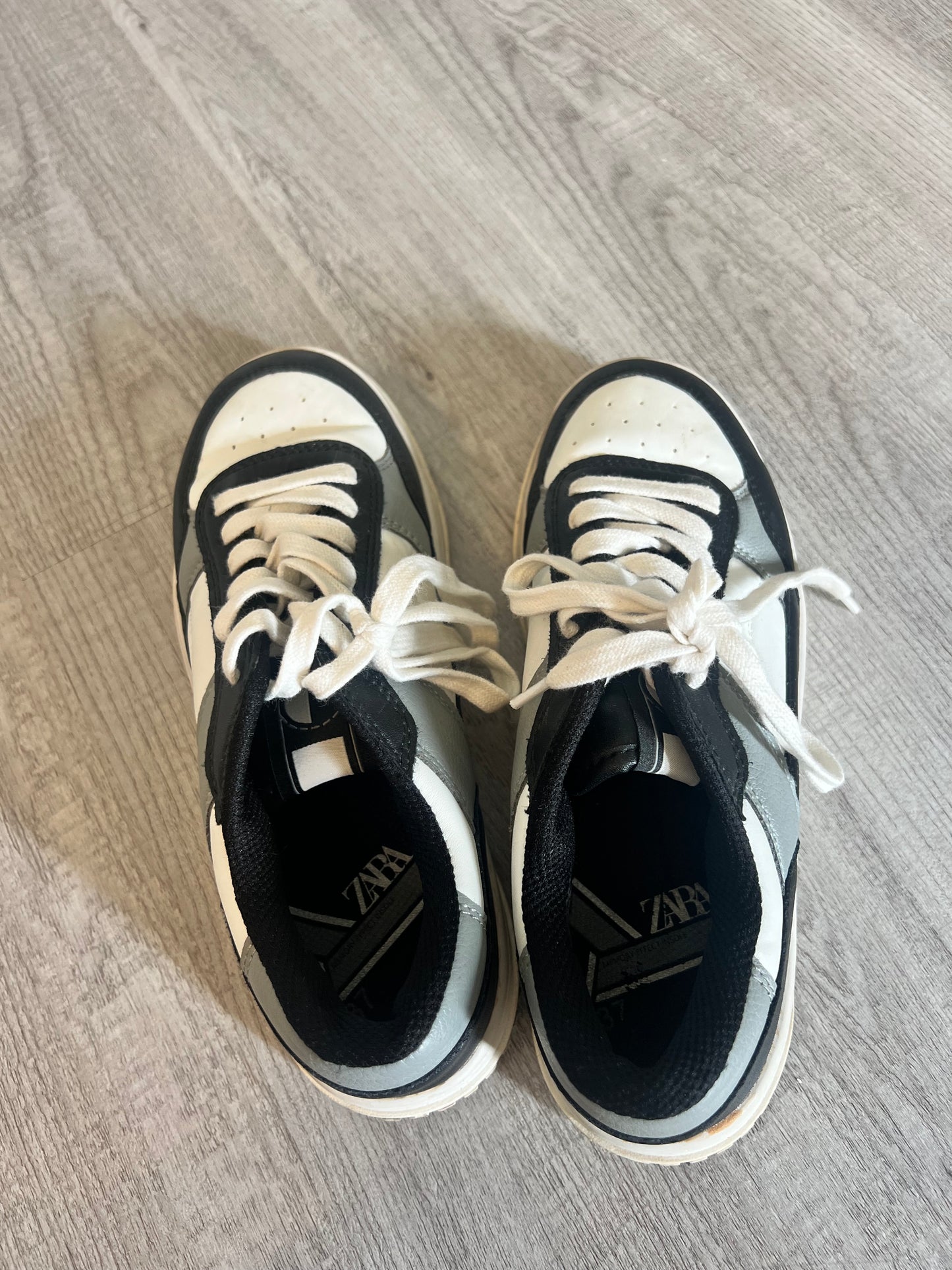 Zara Low Top Sneakers Big Kid's Size 5 Black