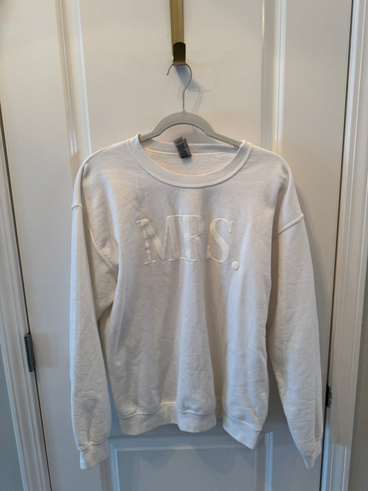 “Mrs” Crewneck Sweatshirt Women’s Size Medium White