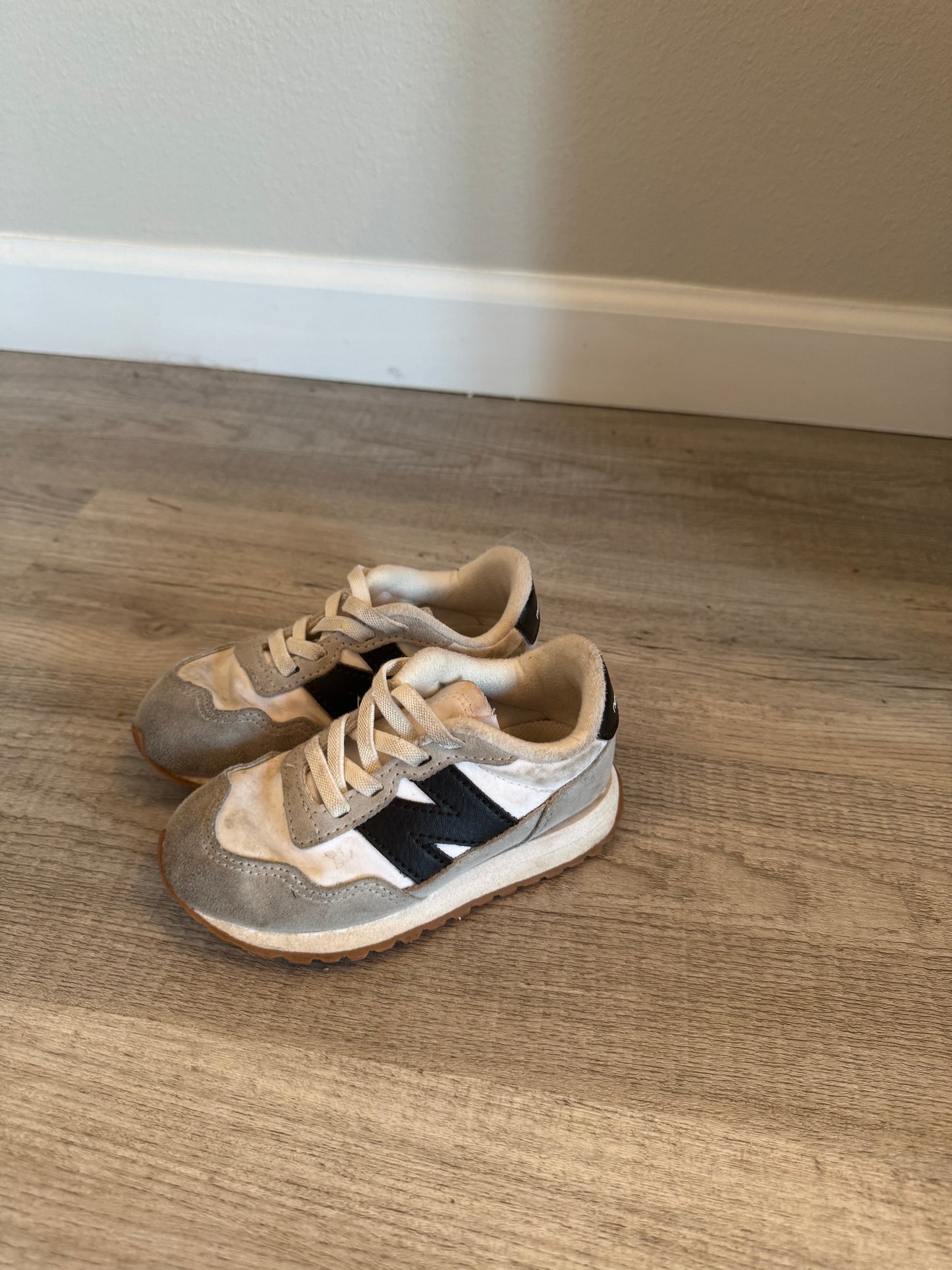 Toddler New Balance Shoes Size 9