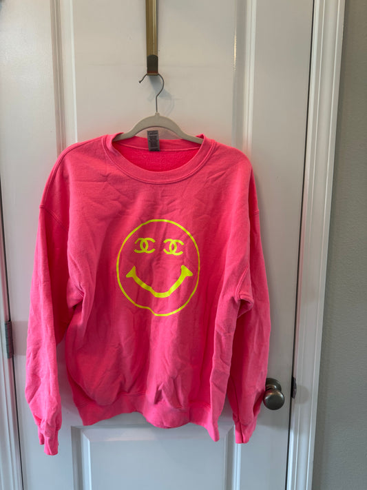 Smiley Face Graphic Sweatshirt Women’s Large Hot Pink