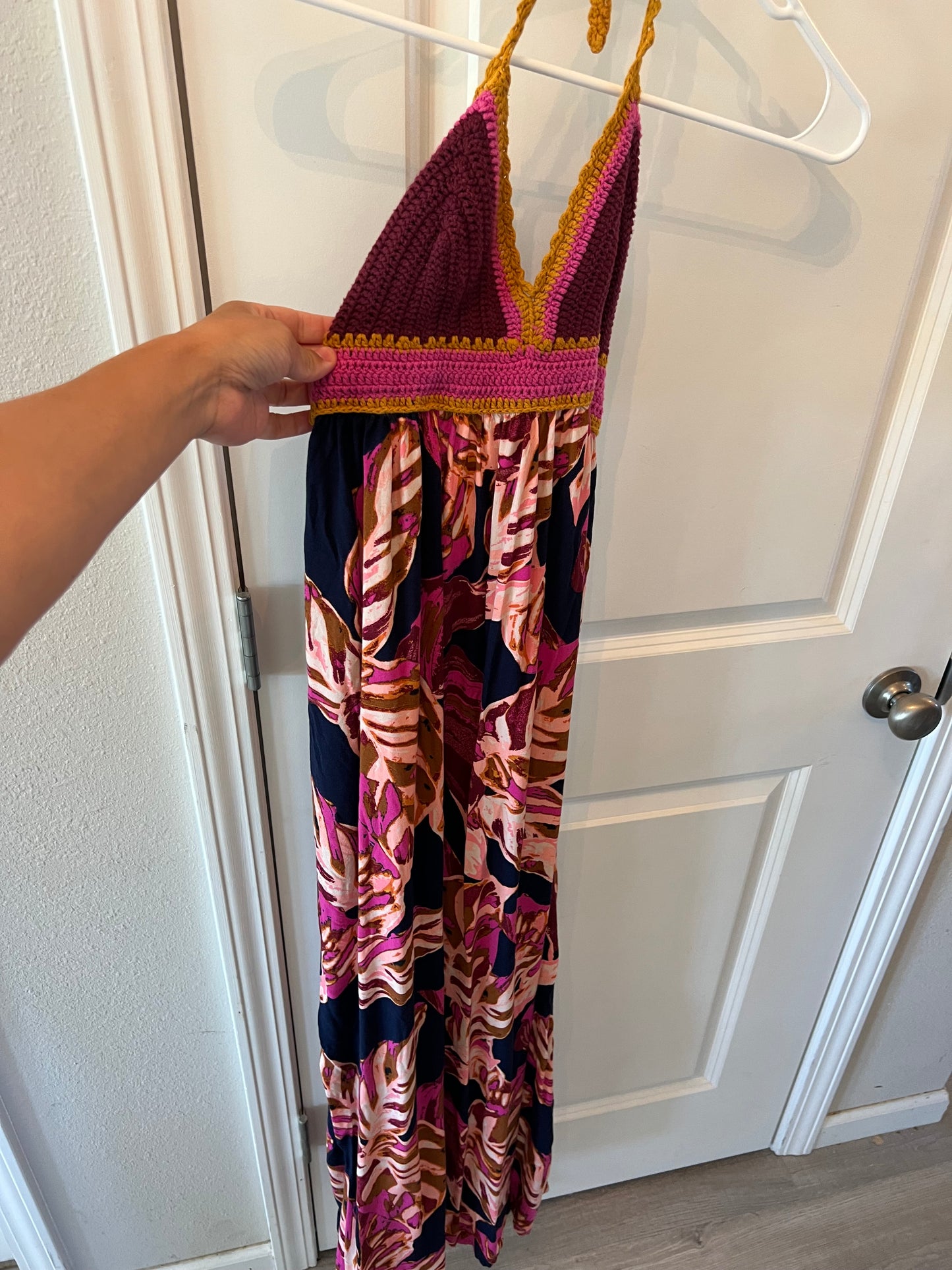 Mossimo Floral Bohemian Maxi Dress Women’s Size Small Burgundy