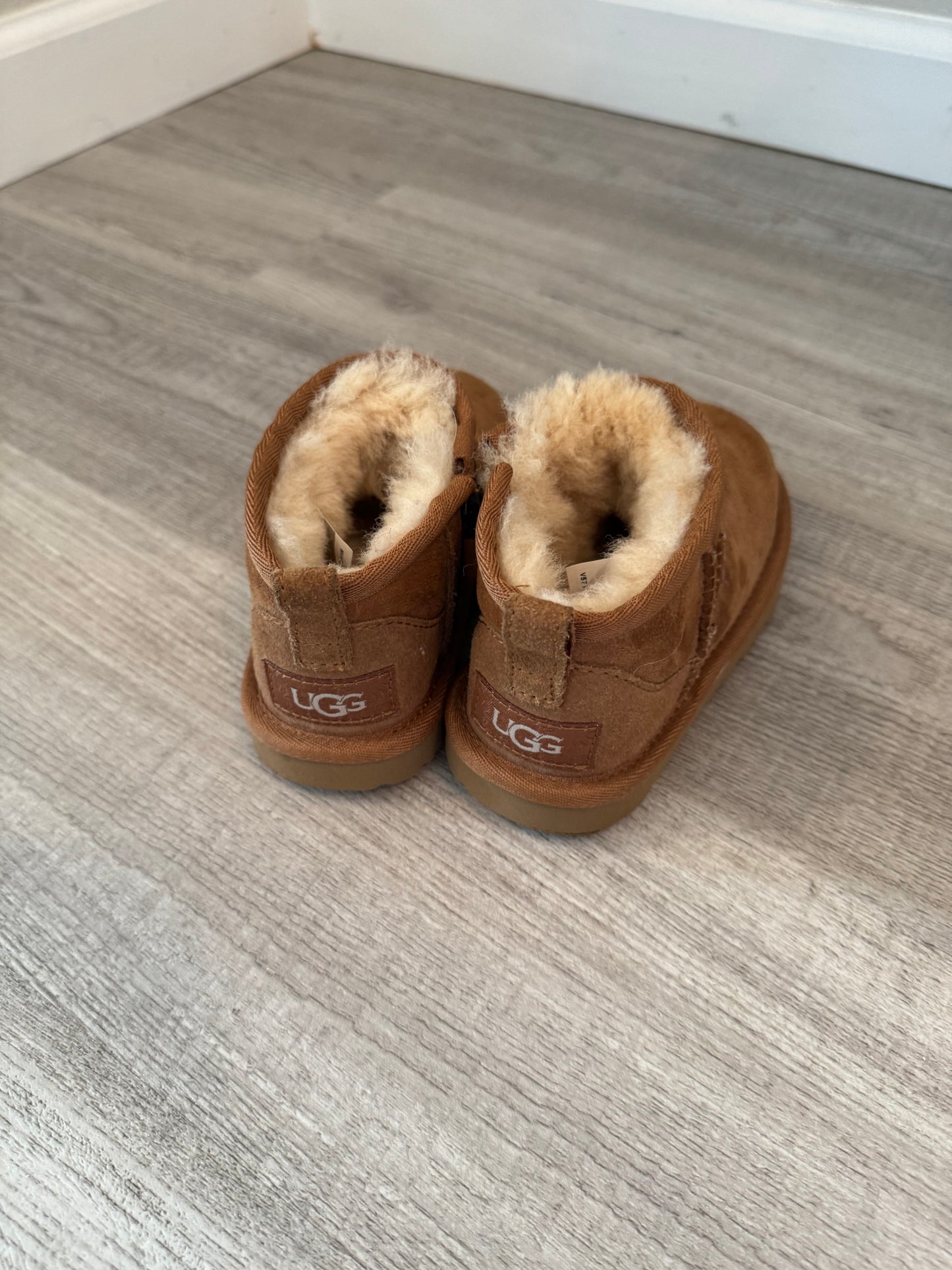 Toddler Ugg Short Boots Size 9