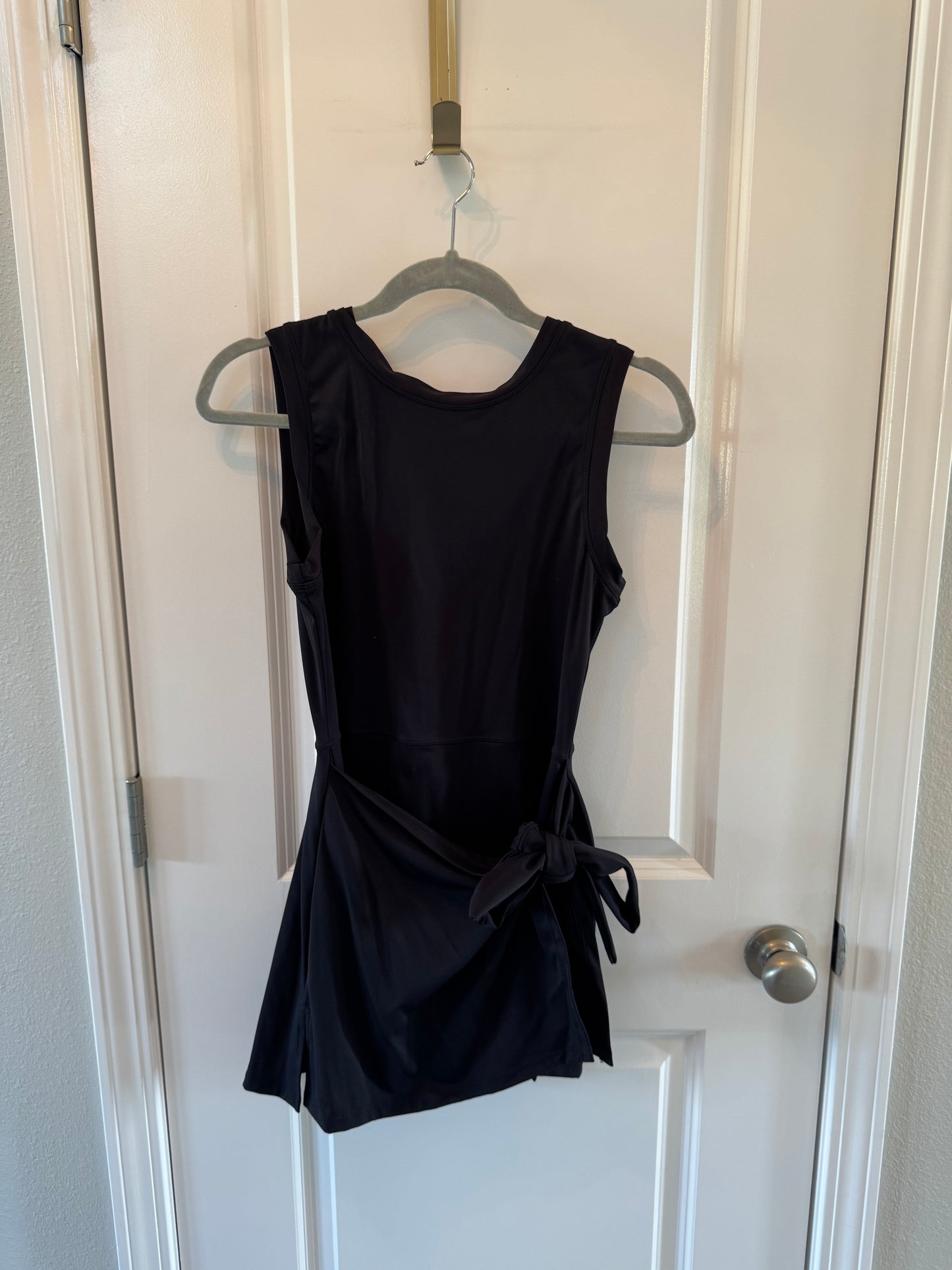Active Dress w Built In Shorts Women’s Large Black