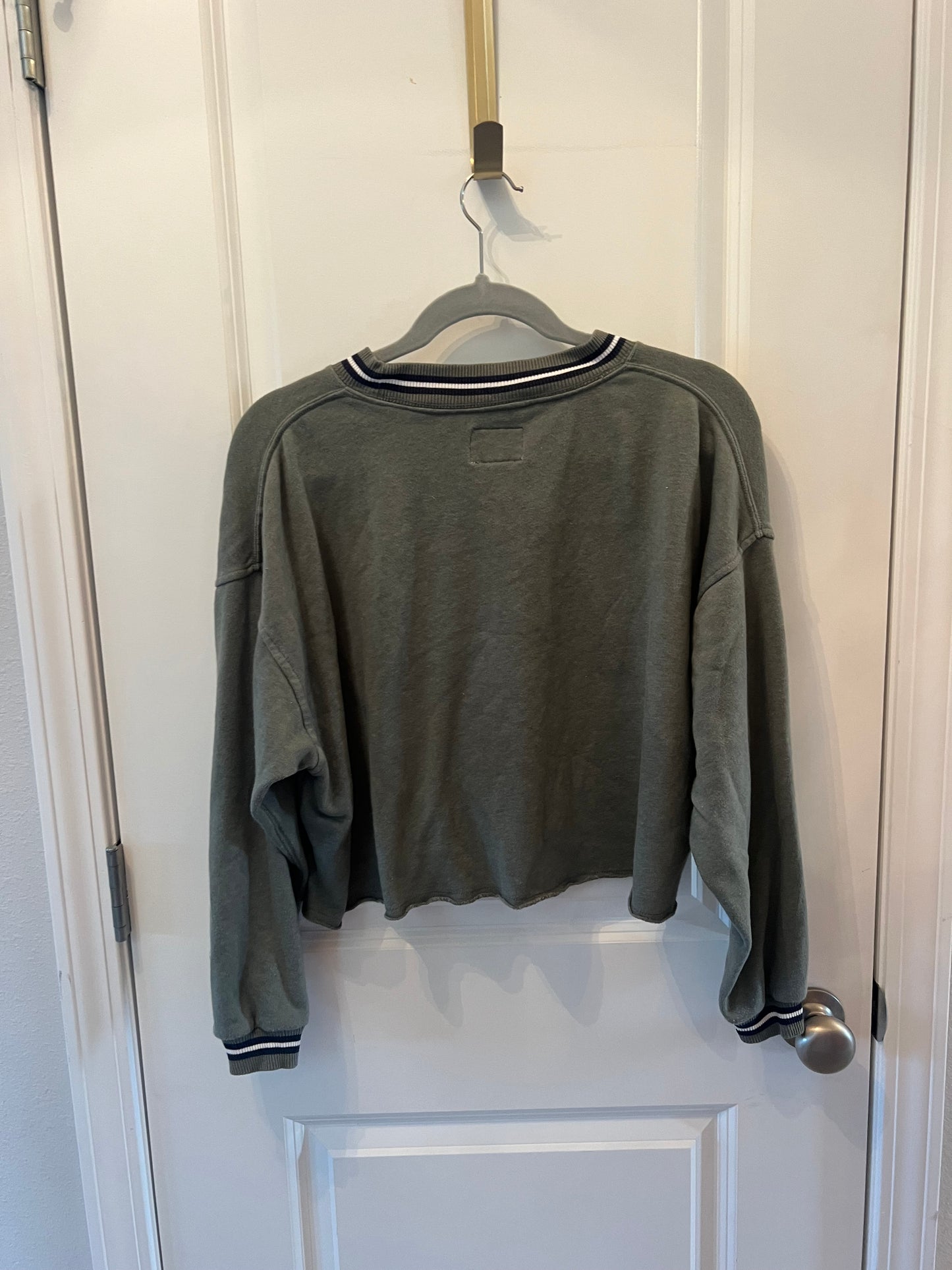 American Eagle Cropped Wyoming Varsity Sweatshirt Women’s Size Small 4-6