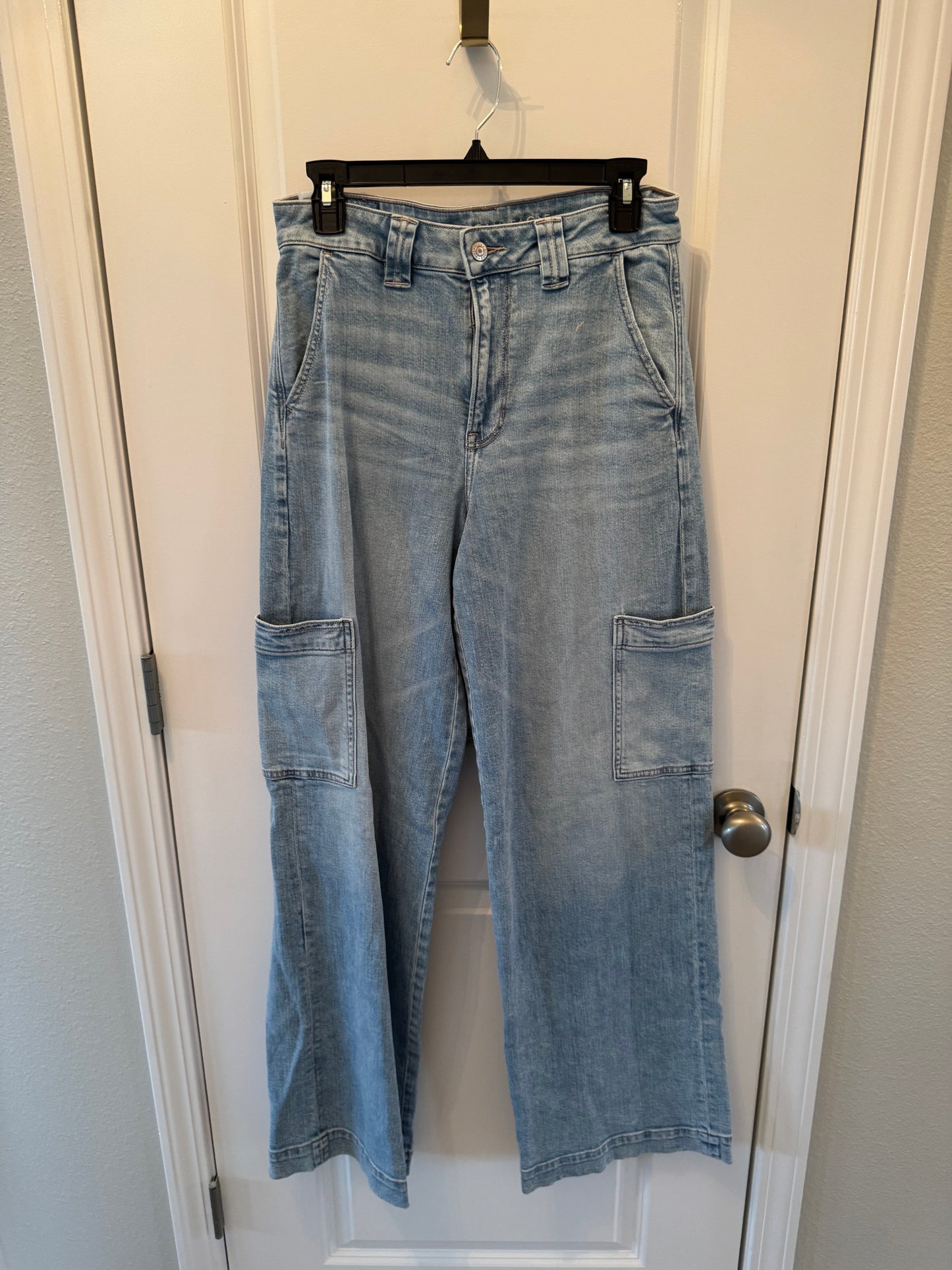 American Eagle Cargo Jeans Women’s 4 Long Light Wash