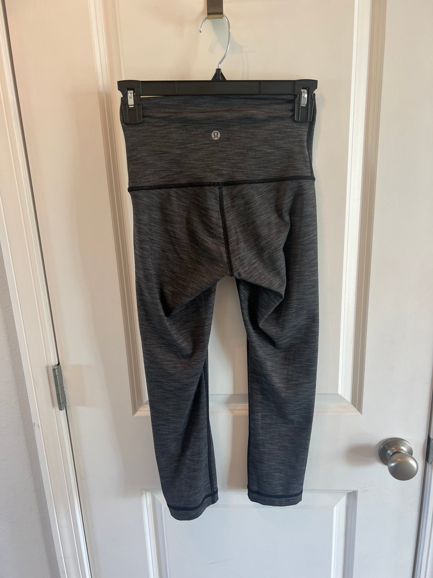 Lululemon High Rise Crop Leggings Women’s 4 Charcoal