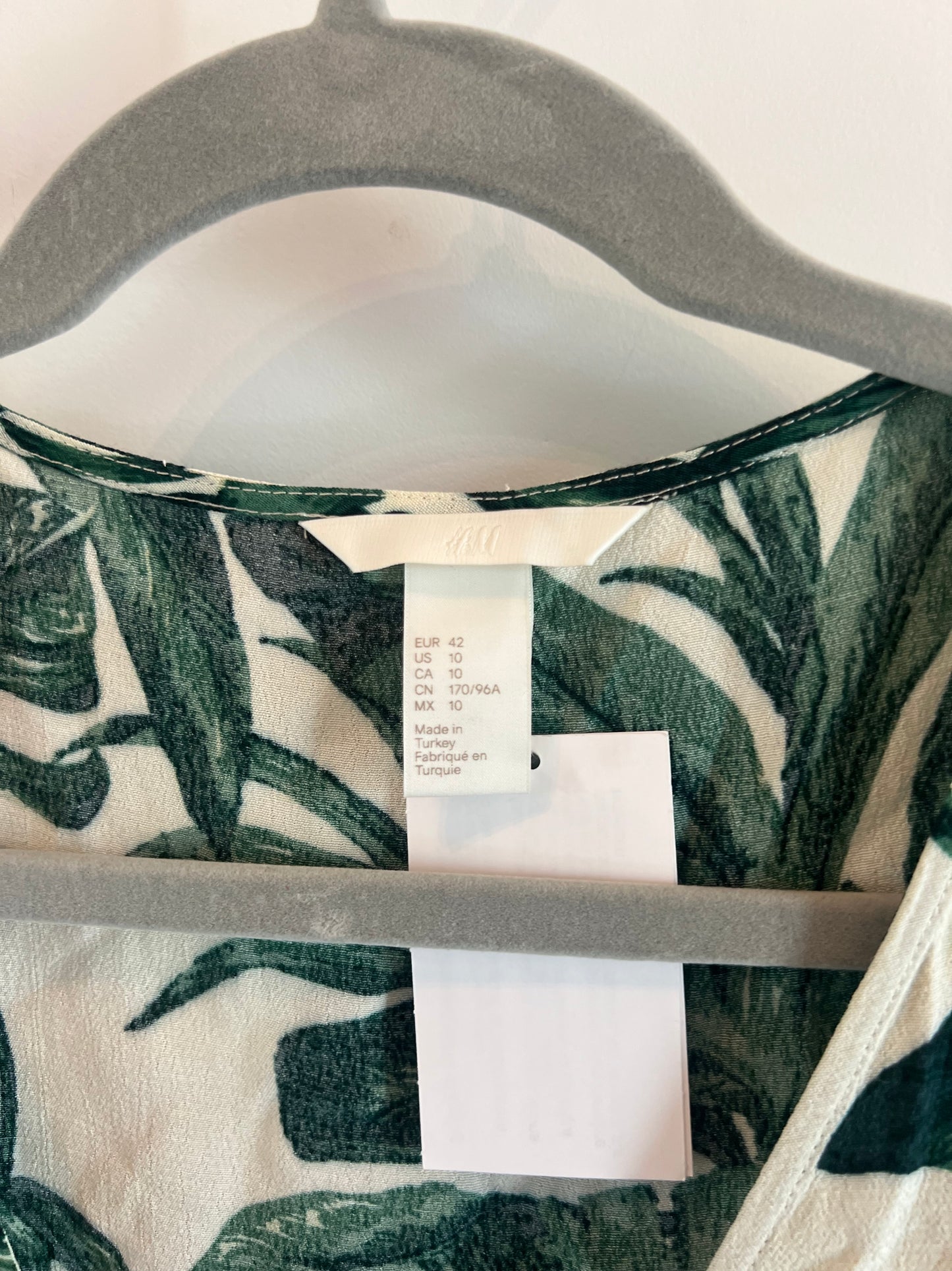 H&M Tropical Palm Print Cropped Top Women’s Size 10 Medium Cream Green