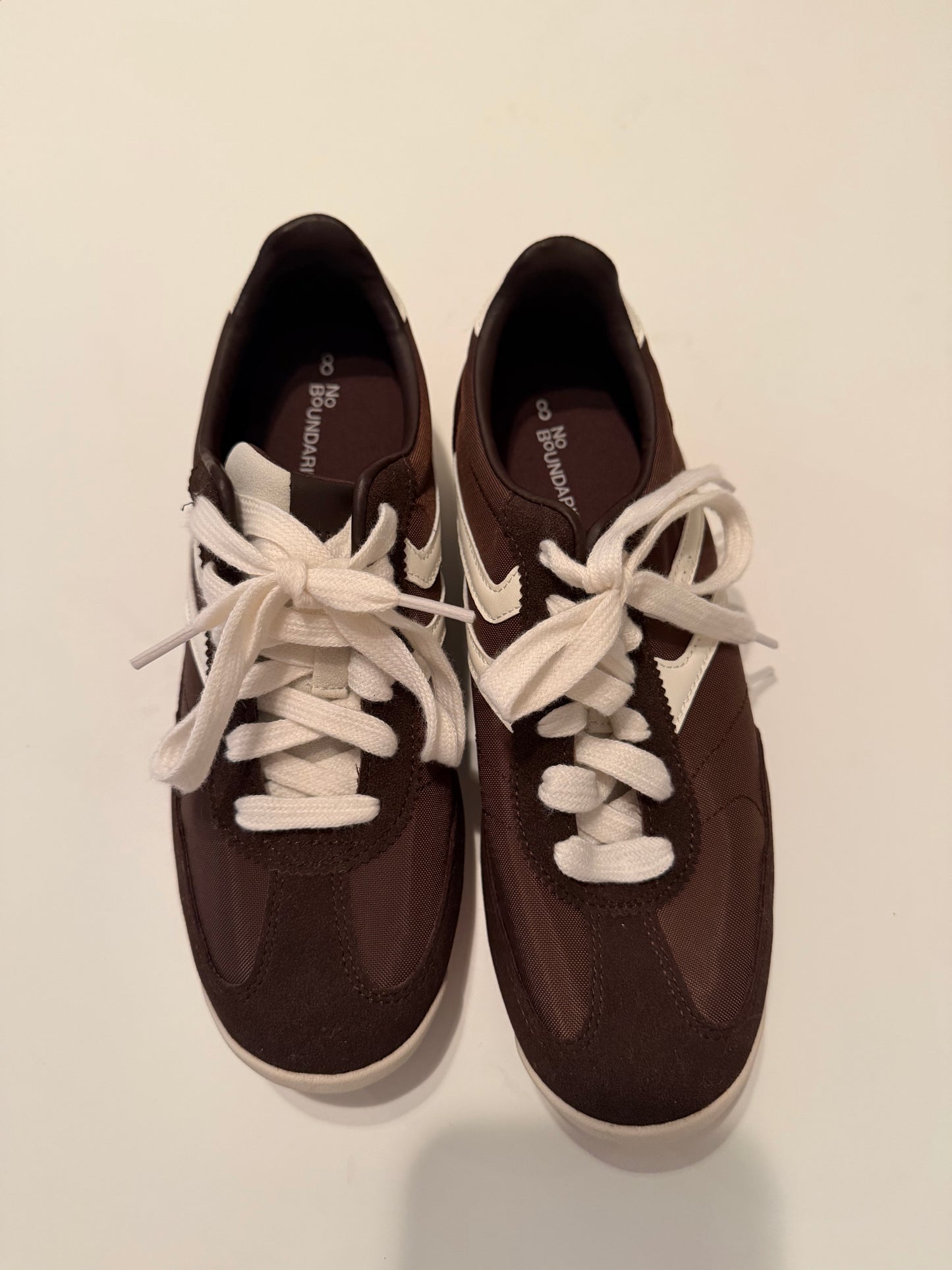 Retro Sneakers Women’s 8