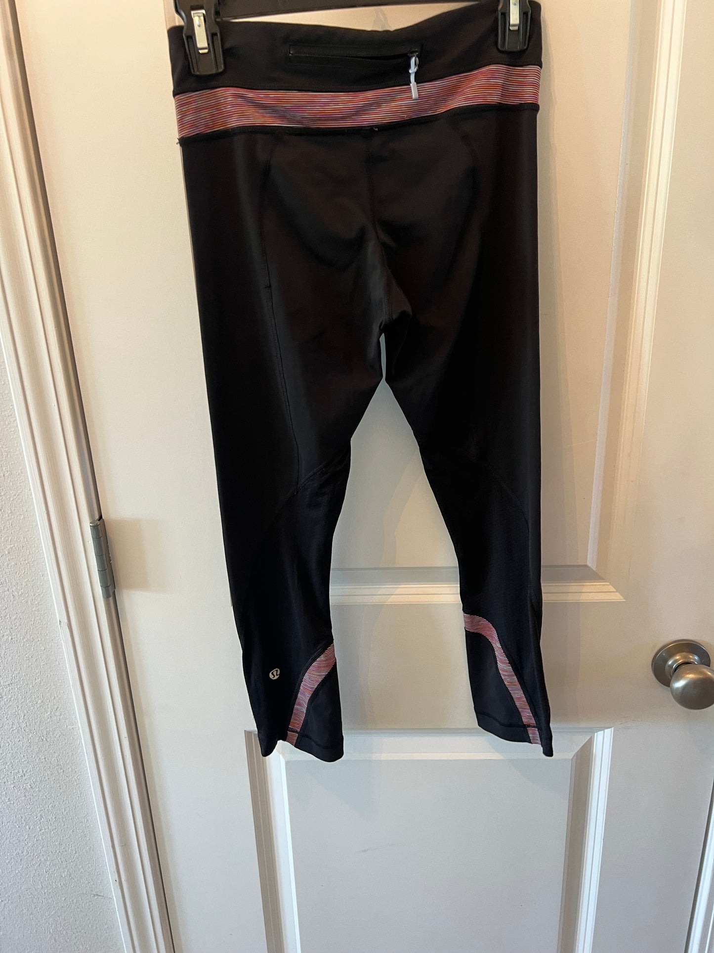 Lululemon Women’s Cropped Leggings Size 4 (Small) Black