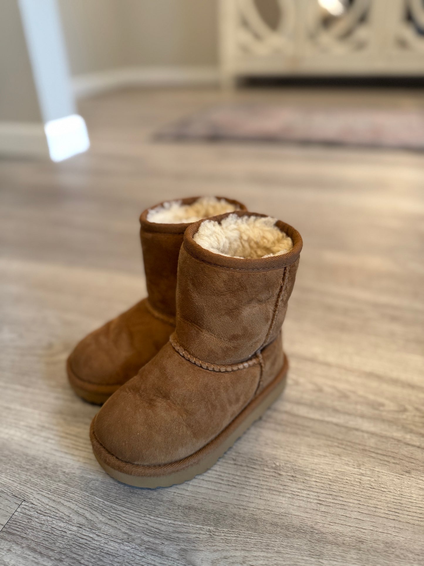 Toddler Uggs Size 8