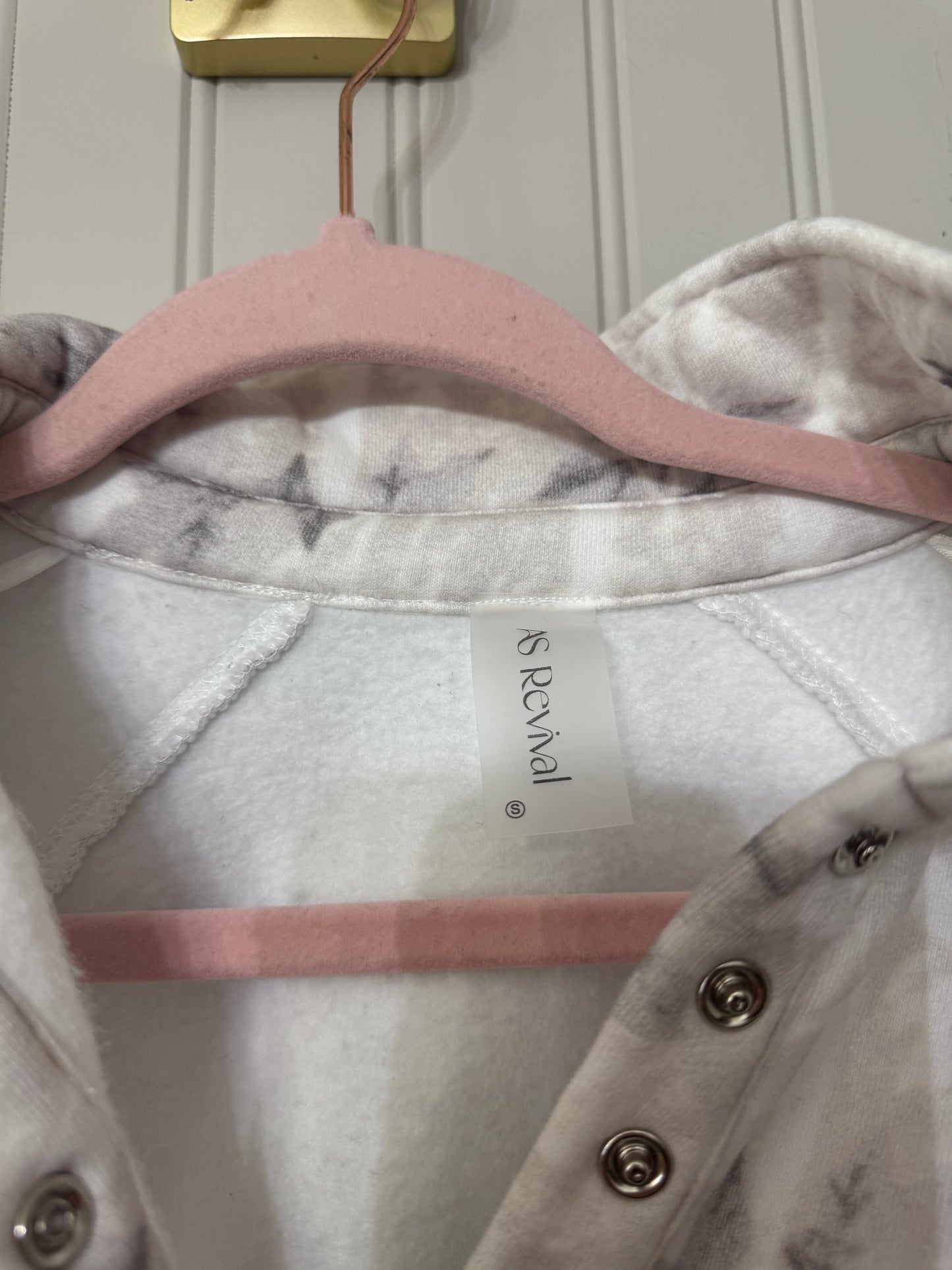 Altar’d State Peak Balloon Sleeve Camo Pullover Women’s Small