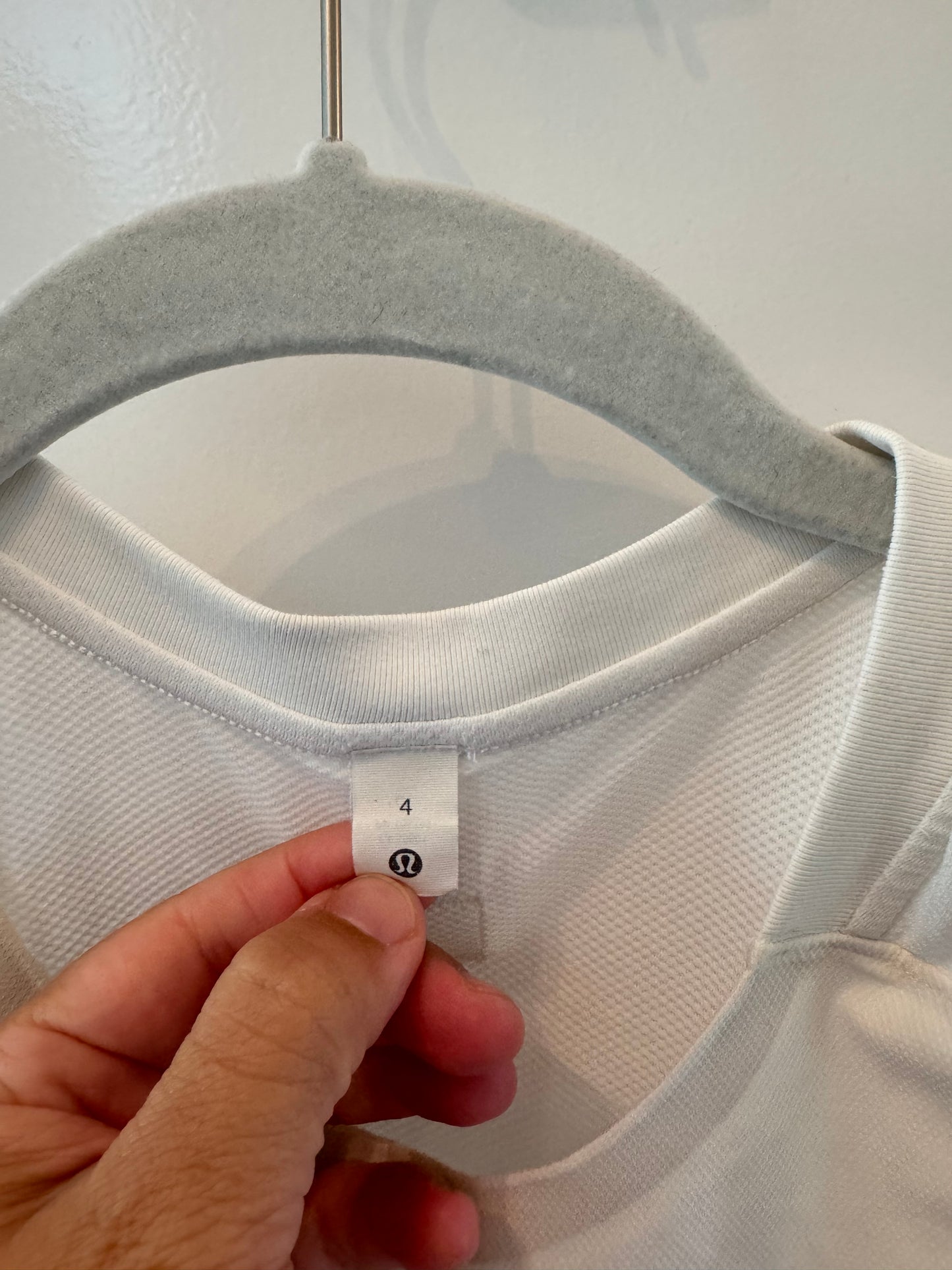 Lululemon Crop Tank Women’s Size 4 White