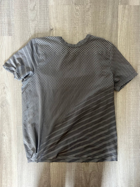 Under Armour Short Sleeve Shirt Youth Boy’s Size XL Gray