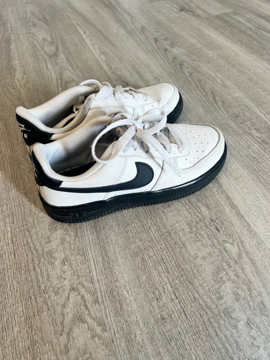 Nike Sneakers Boy’s Big Kid Size 5 White