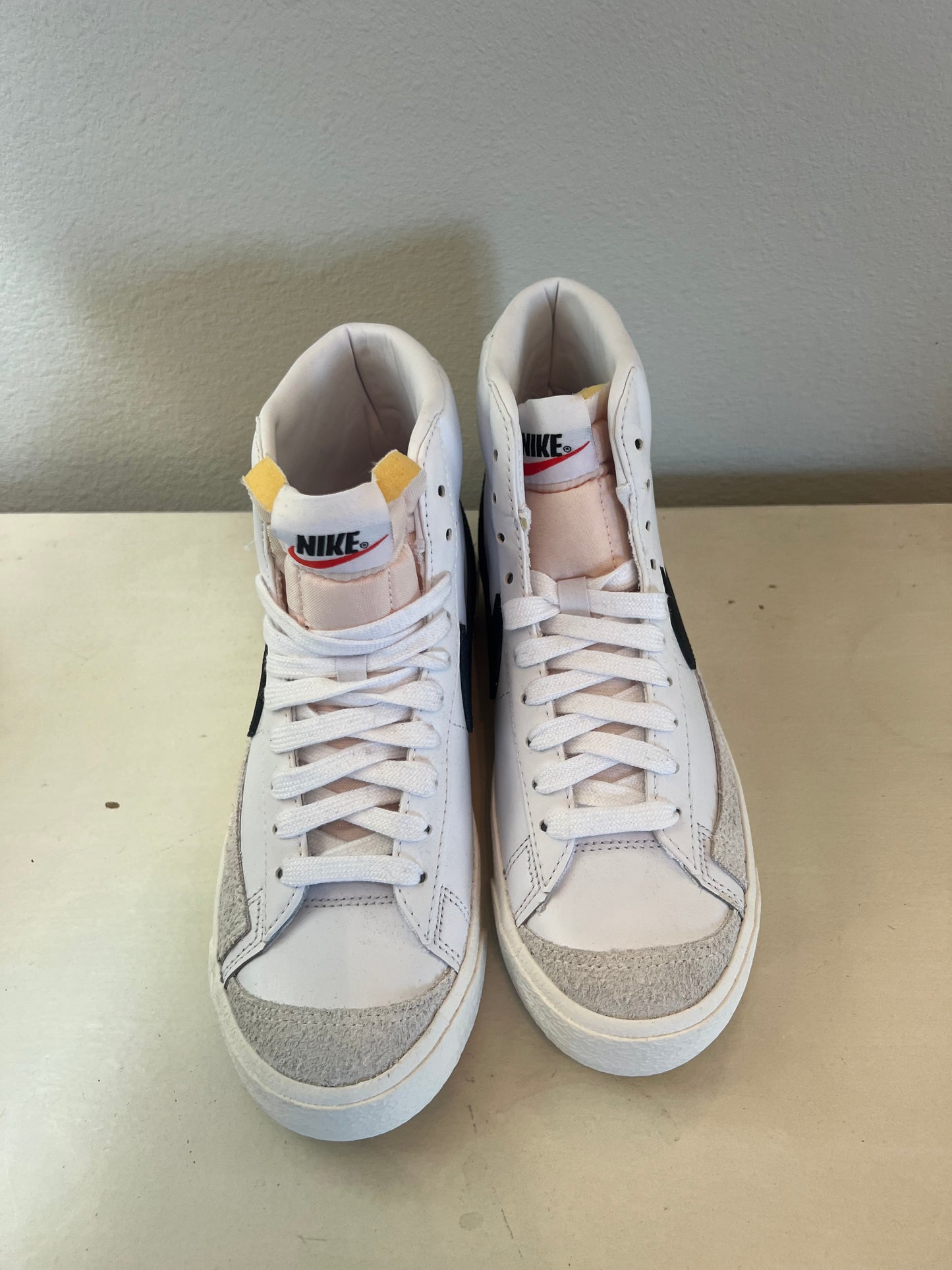 Nike Blazer Mid '77 Retro Women’s Size 6 White
