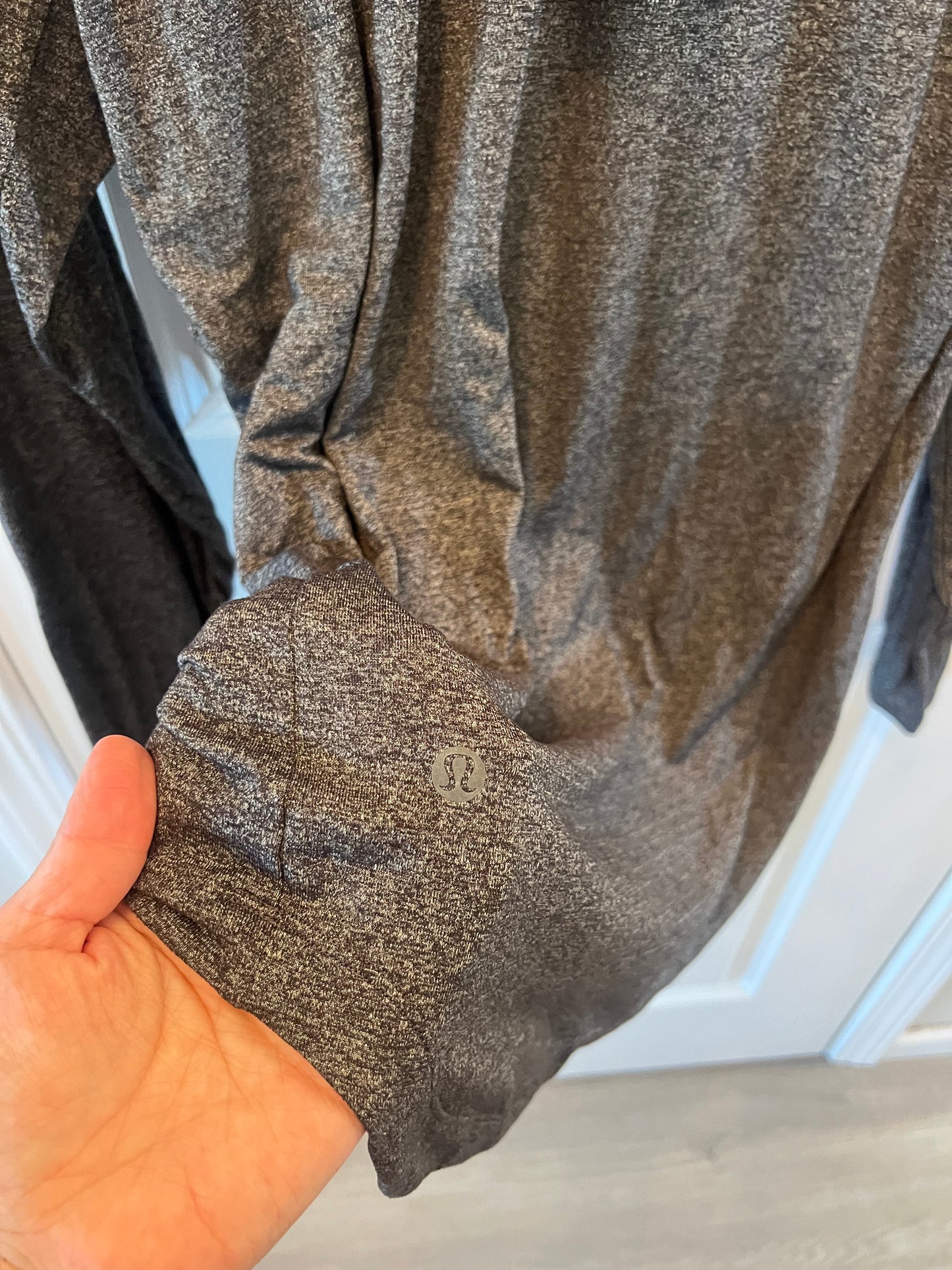 Lululemon Long Sleeve Hooded Shirt Men’s Size Large Heather Charcoal