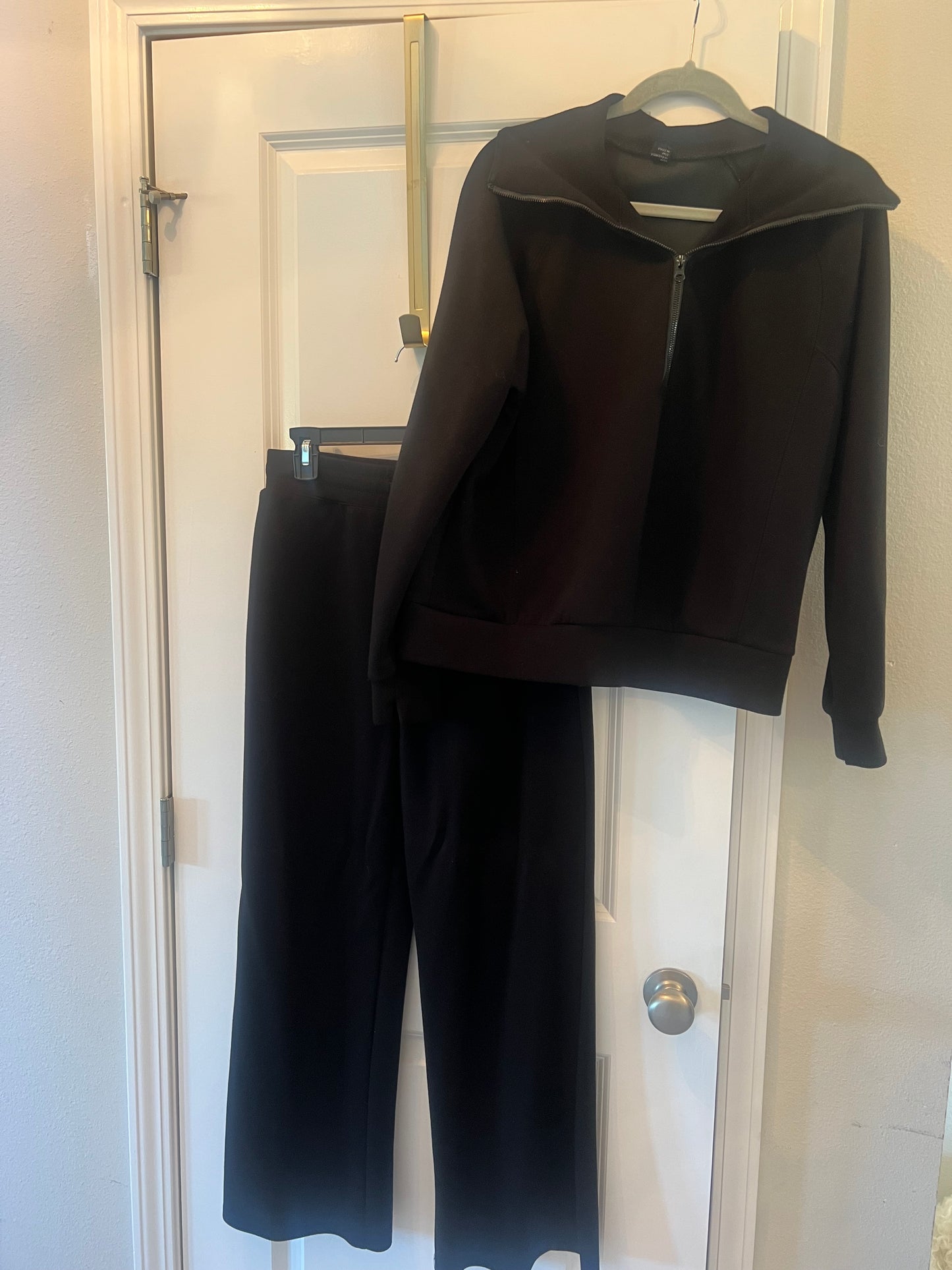 Matching Athleisure Set Women’s Size Medium Black