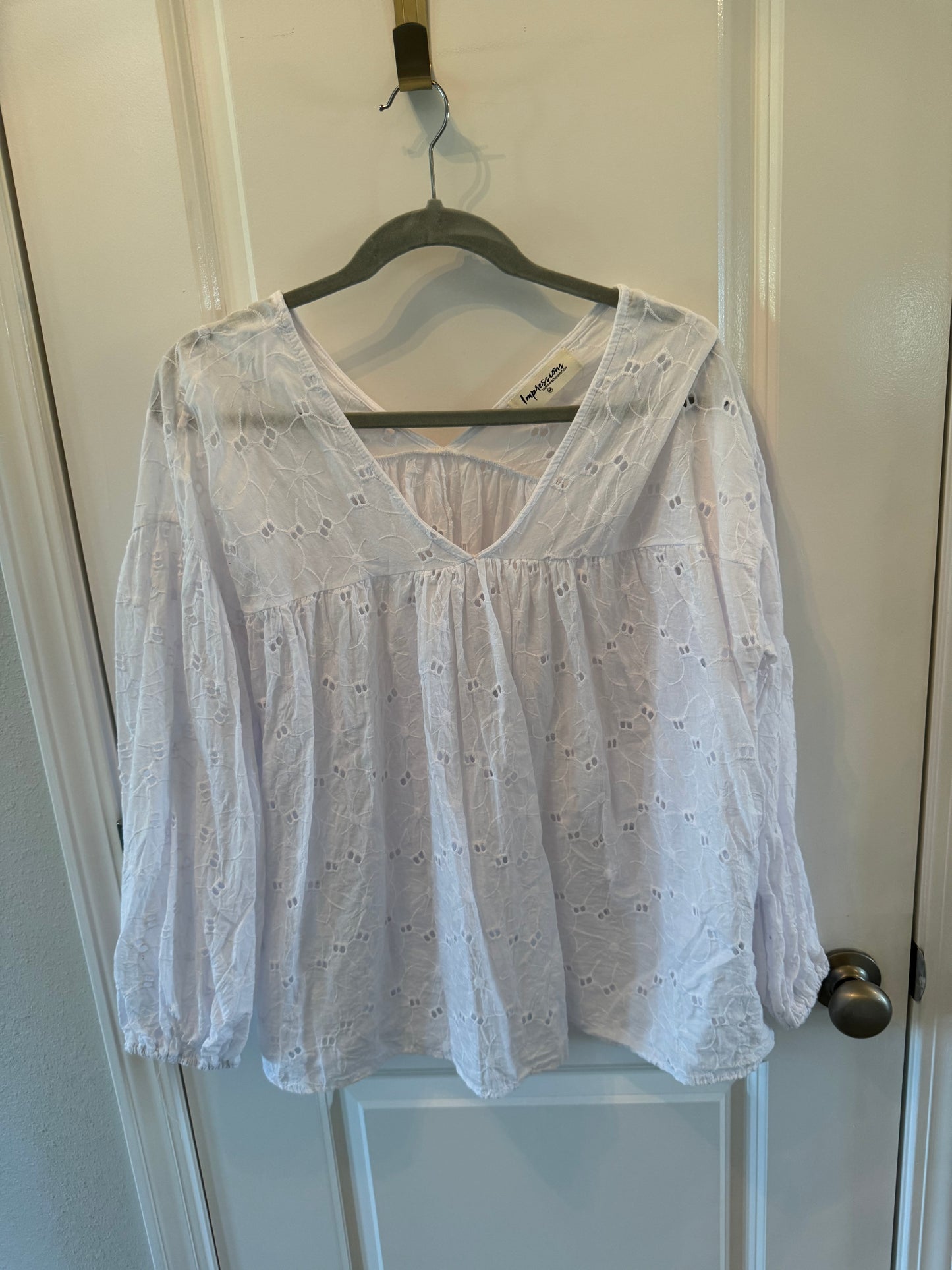 Eyelet Bohemian VNeck Top Women’s Size Medium White