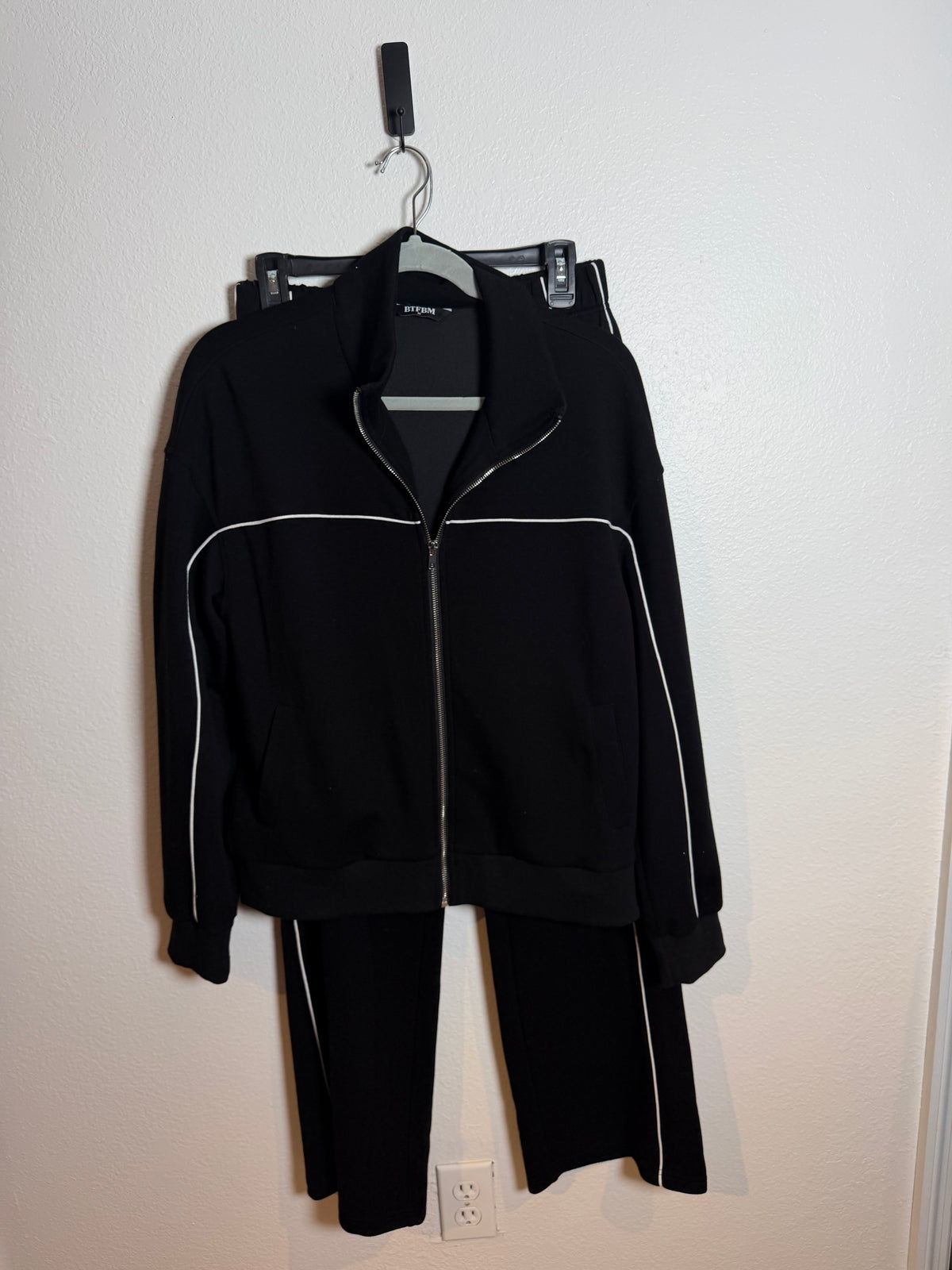 Women’s Black & White Matching Set Size Medium