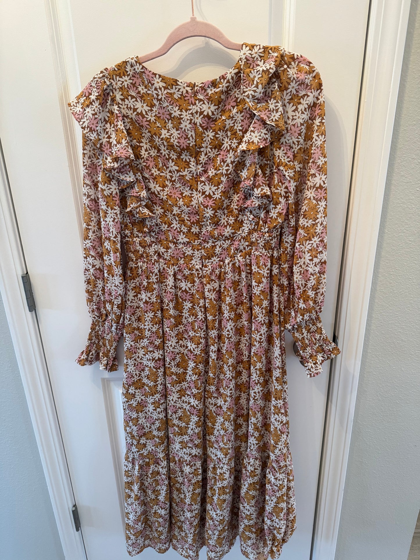 In Bloom Floral Midi Dress Women’s Medium Tan