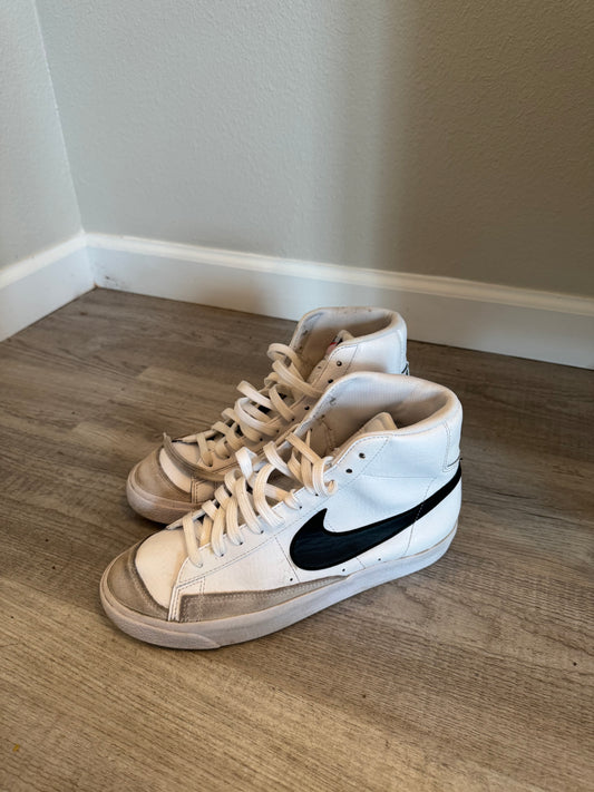 Nike Blazer Mid '77 Vintage Big Kids Size 7 (Men’s Size 7) White