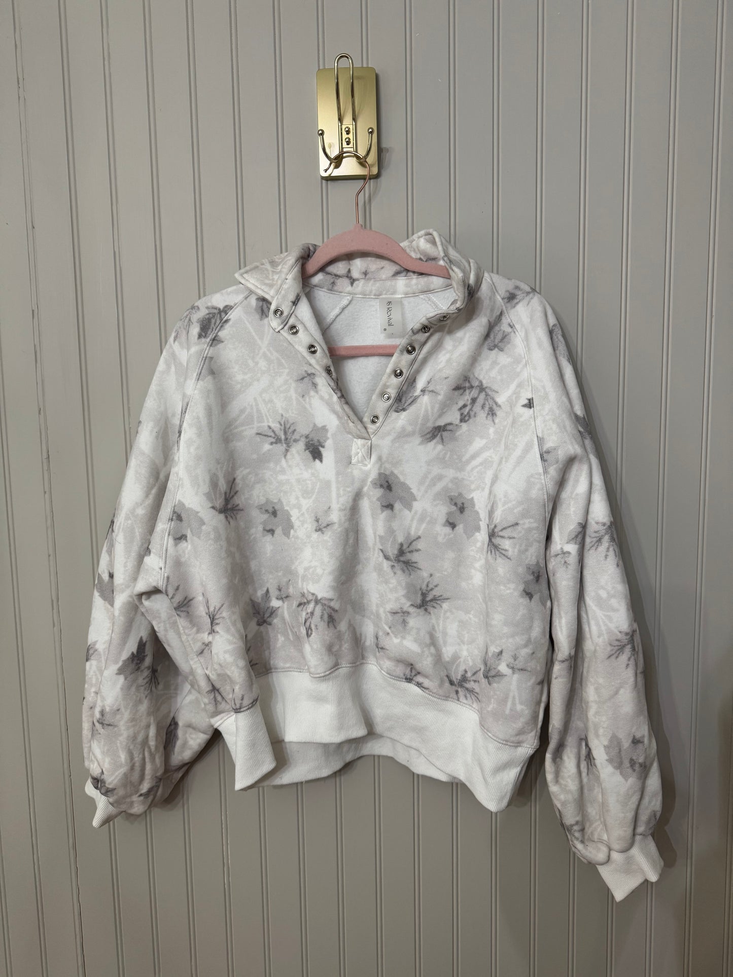 Altar’d State Peak Balloon Sleeve Camo Pullover Women’s Small